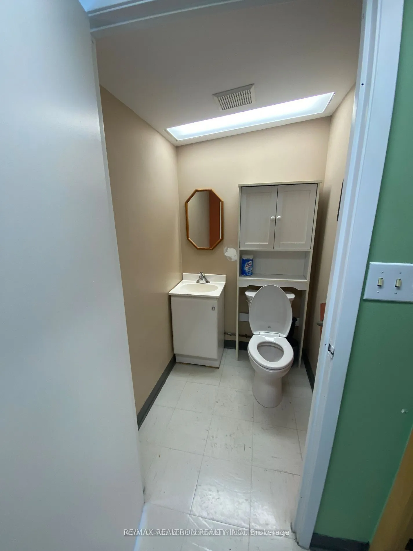 2560 GERRARD Street E, #unit 200