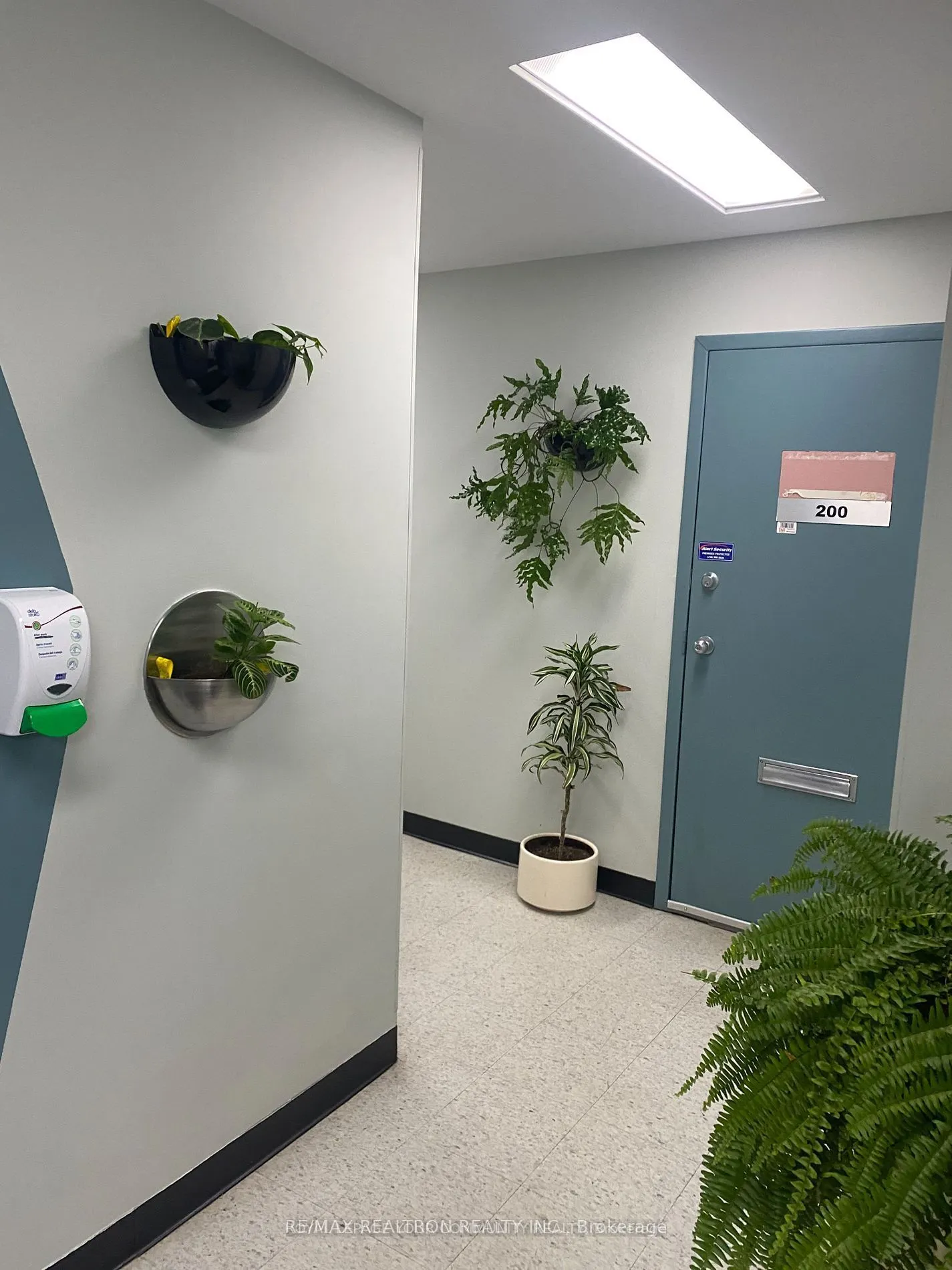 2560 GERRARD Street E, #unit 200