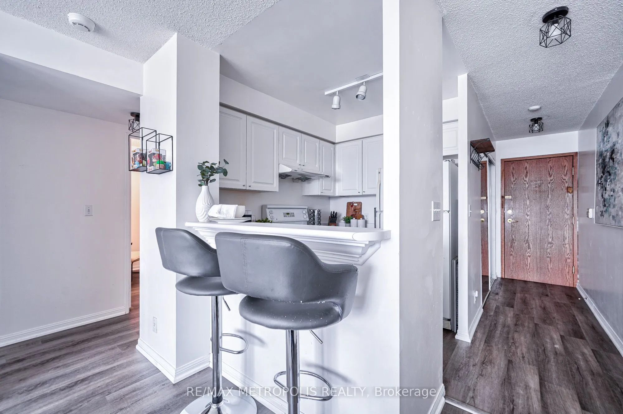 11 Lee Centre Drive, #PH109