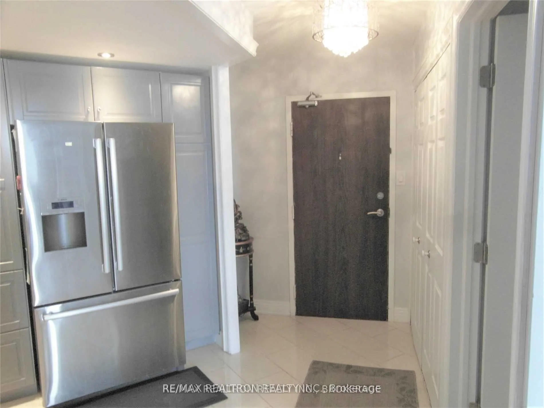 20 Dean Park Road, #1210
