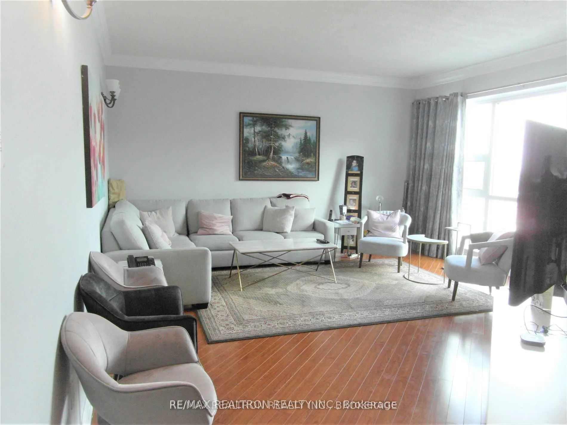 20 Dean Park Road, #1210