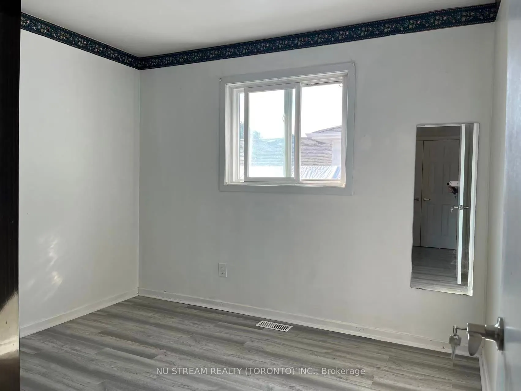 48 Tidworth Square, #Upper level