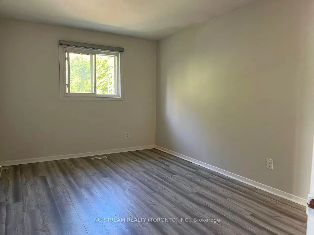 48 Tidworth Square, #Upper level