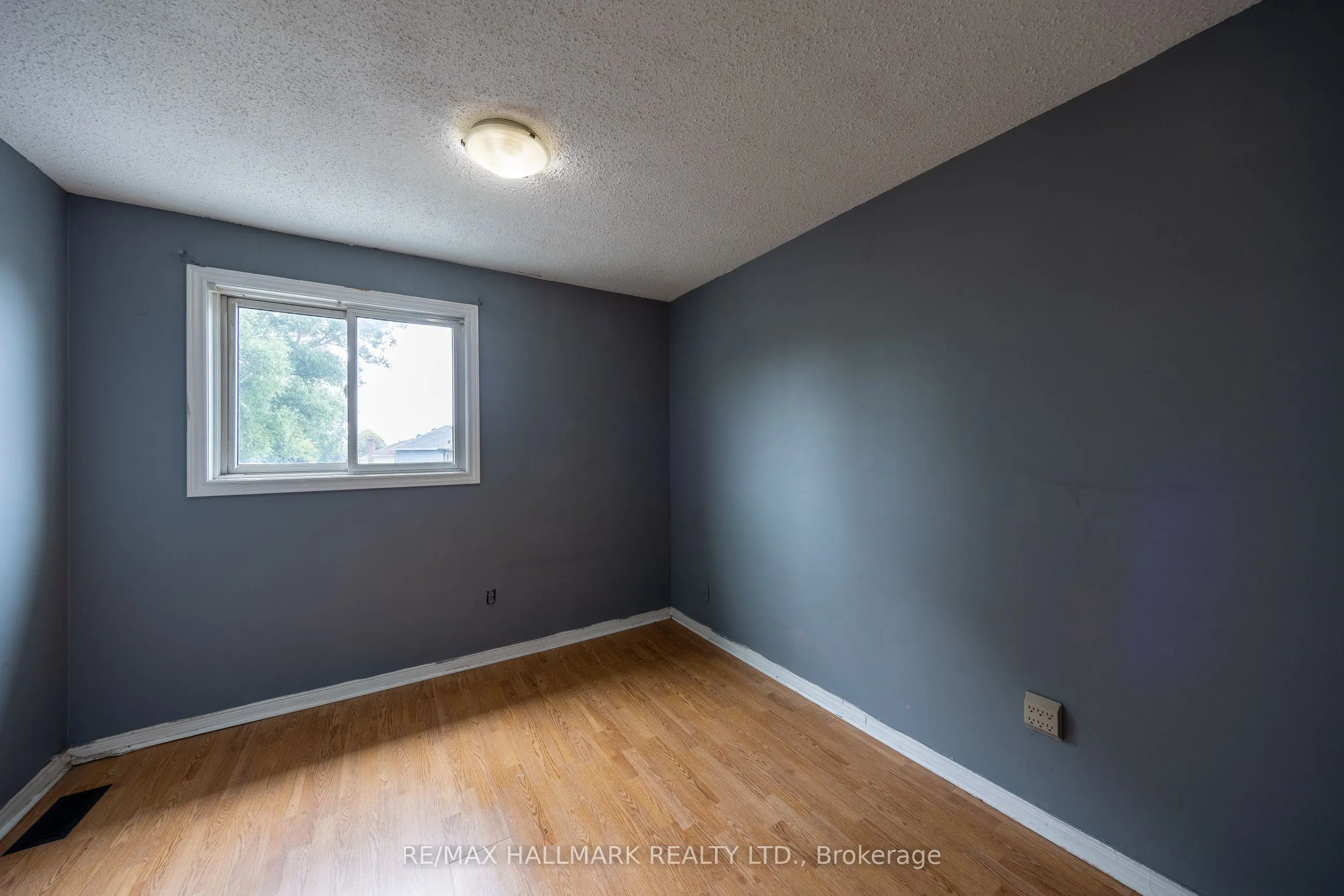 200 Adele Crescent