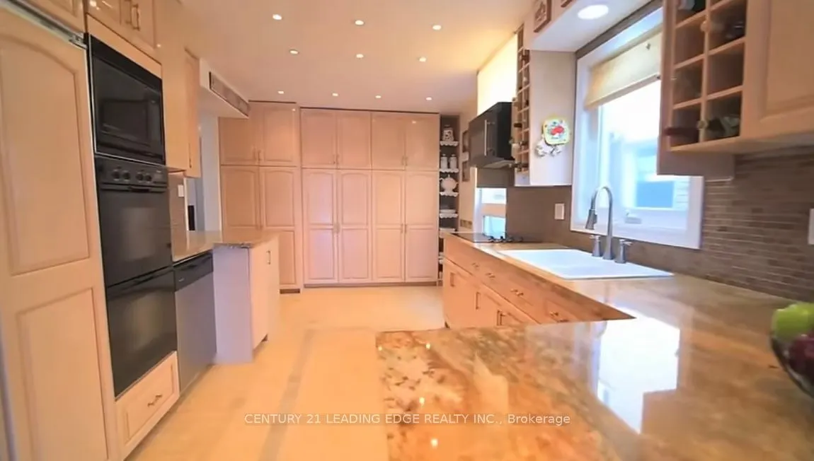 47 Hewitt Crescent E