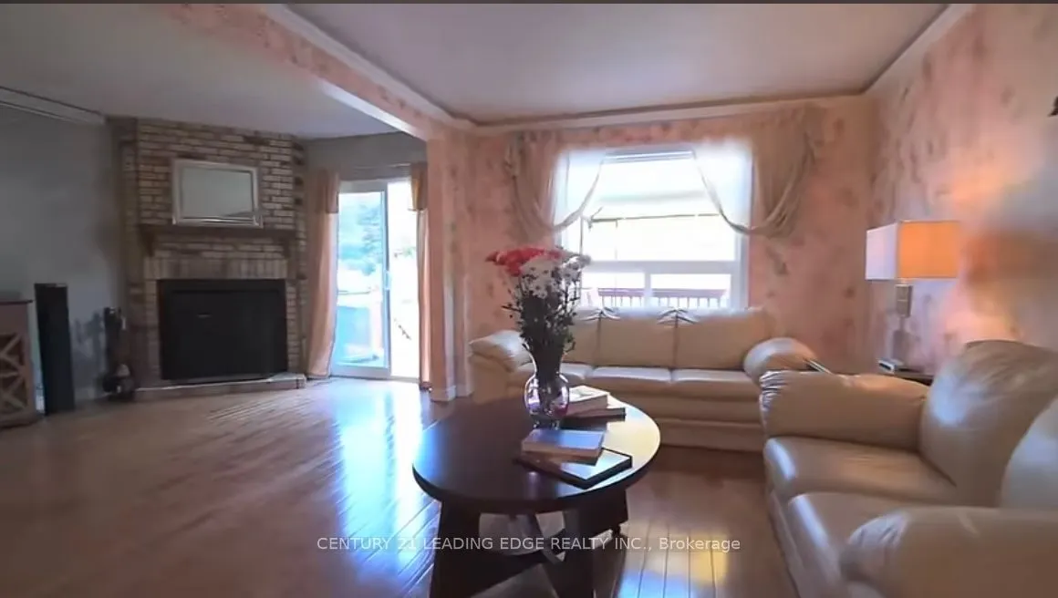 47 Hewitt Crescent E