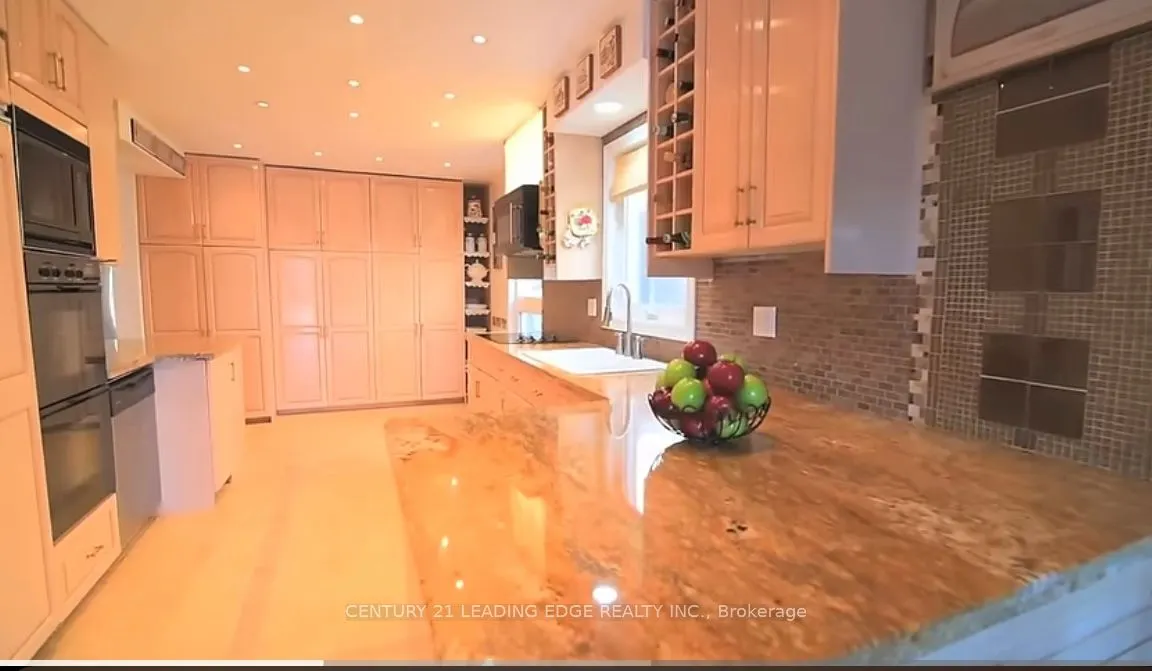 47 Hewitt Crescent E