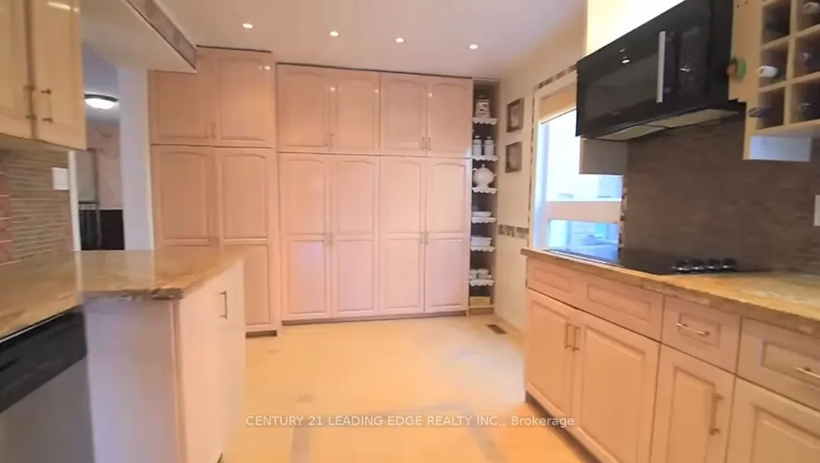 47 Hewitt Crescent E
