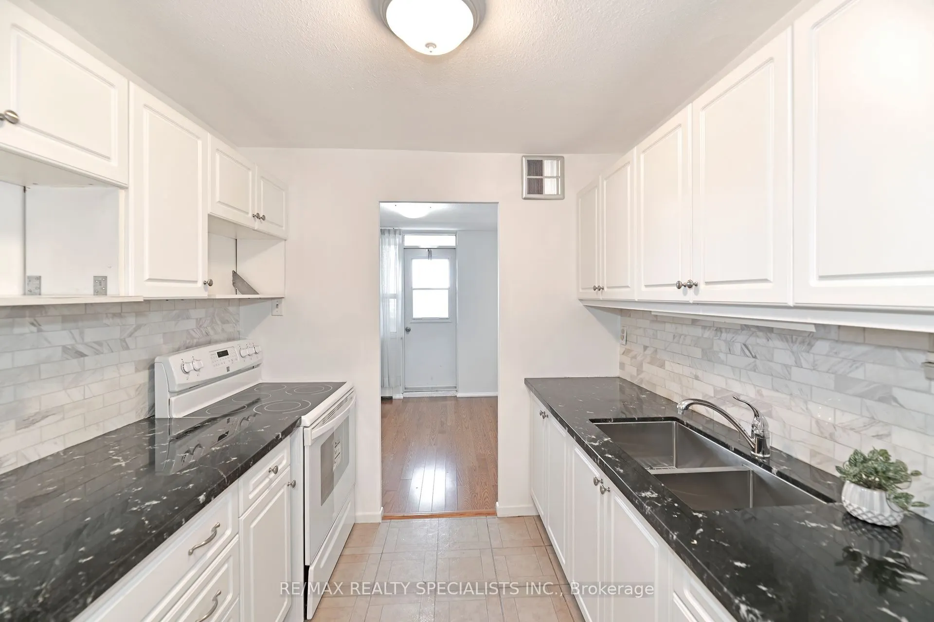270 Palmdale Drive, #1601
