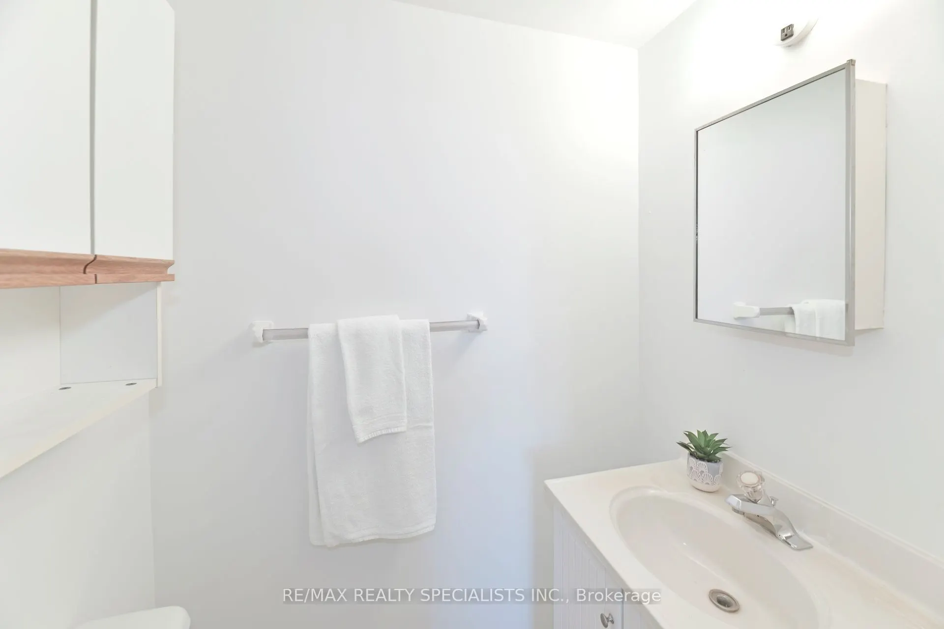 270 Palmdale Drive, #1601