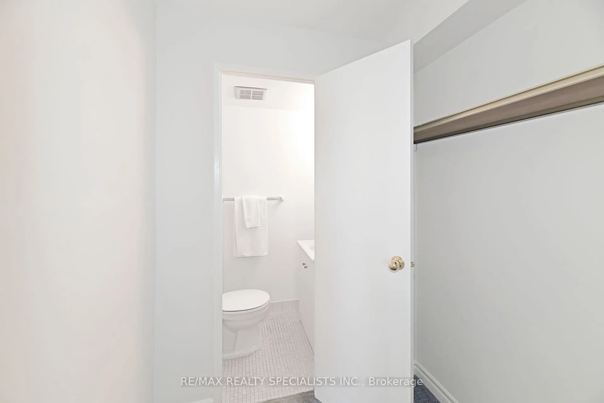 270 Palmdale Drive, #1601