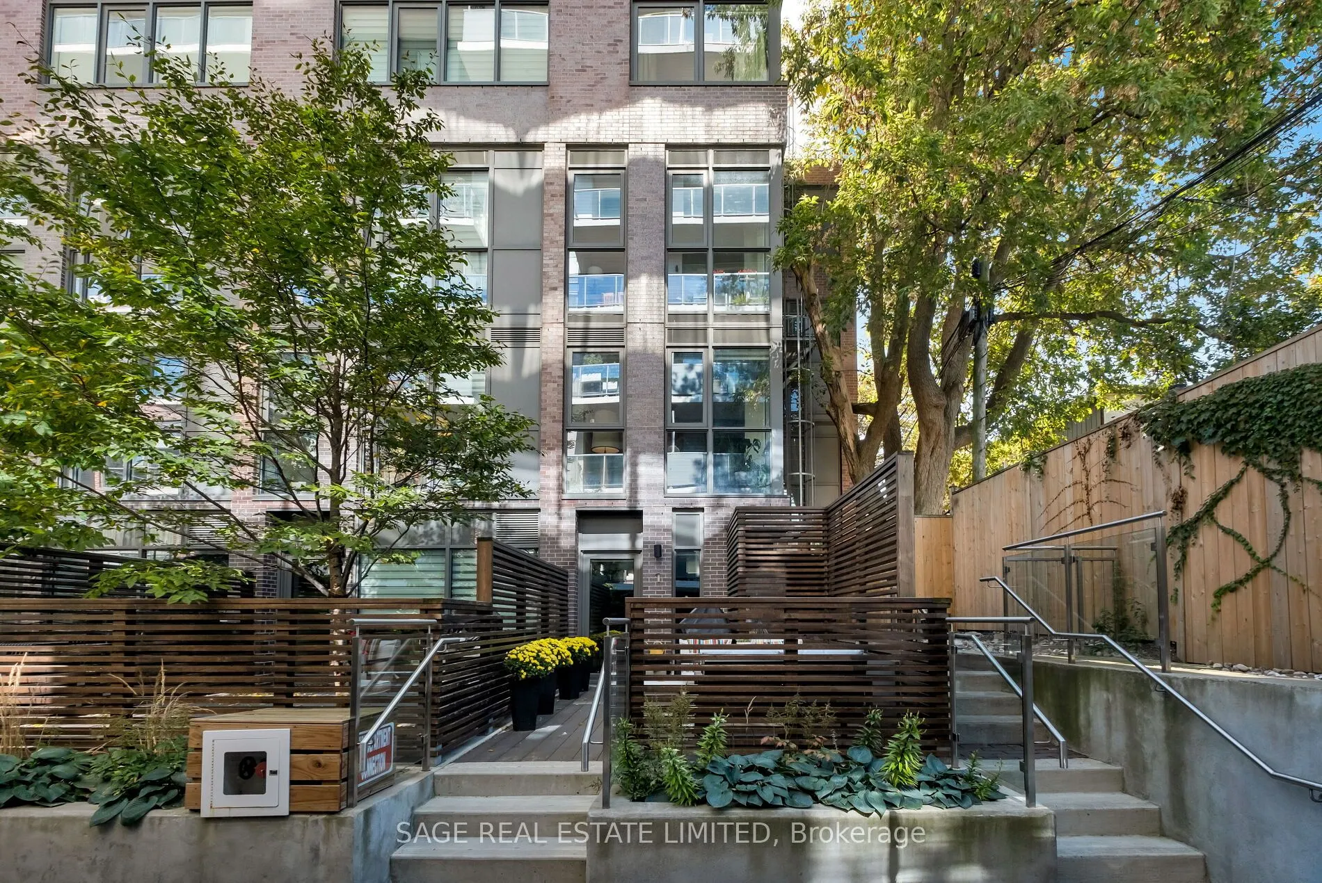 1331 Queen Street E, #Th01