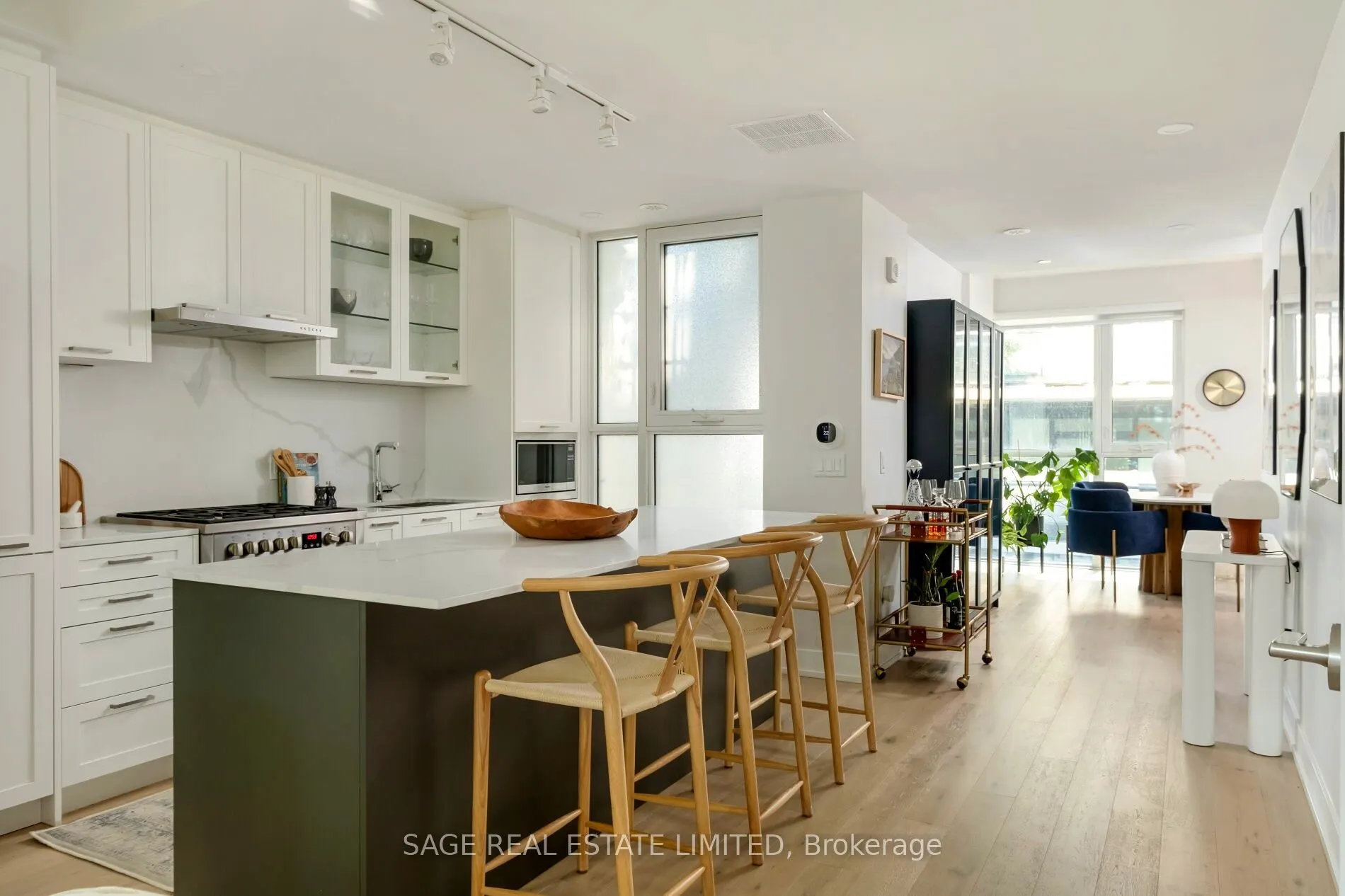 1331 Queen Street E, #Th01