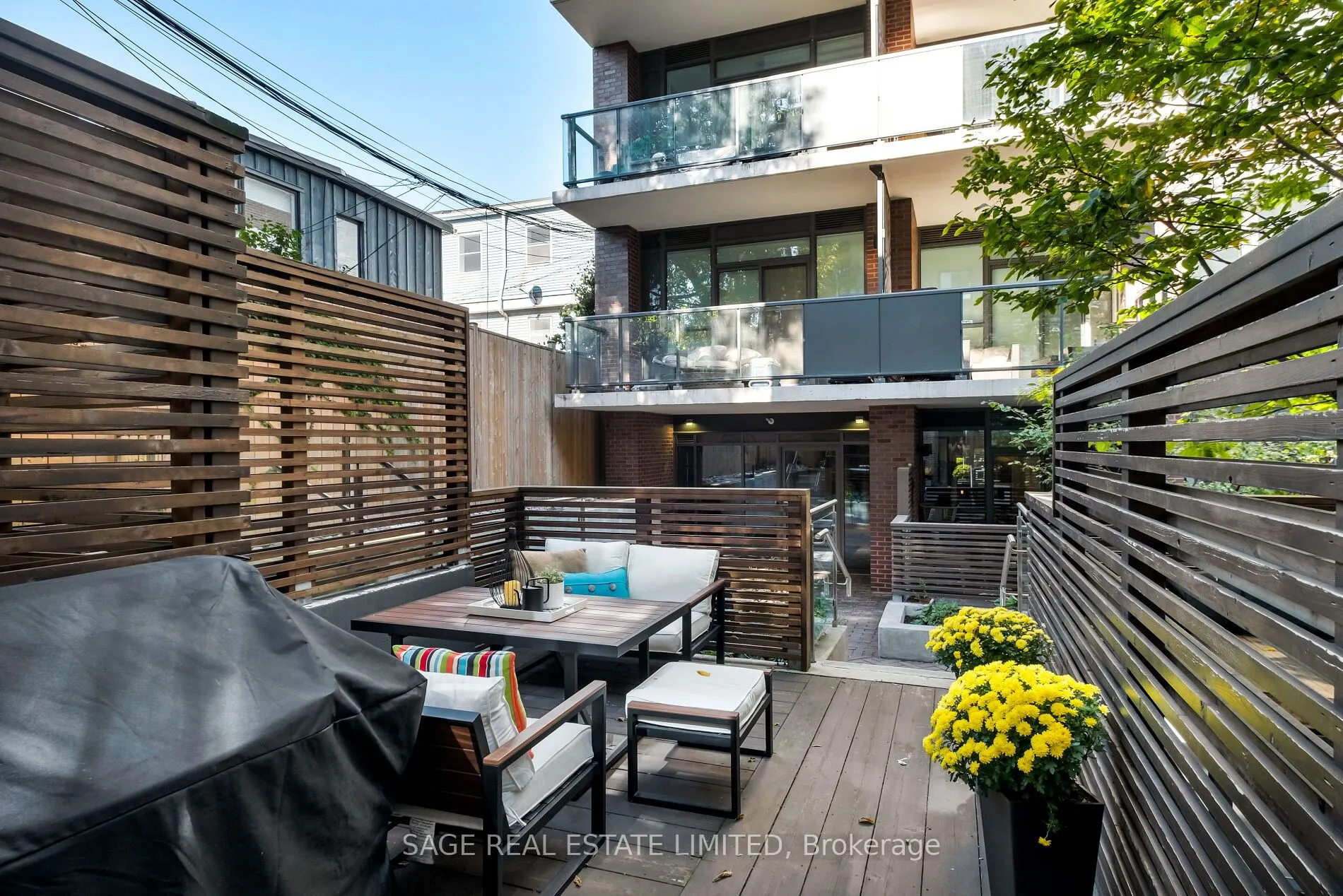 1331 Queen Street E, #Th01