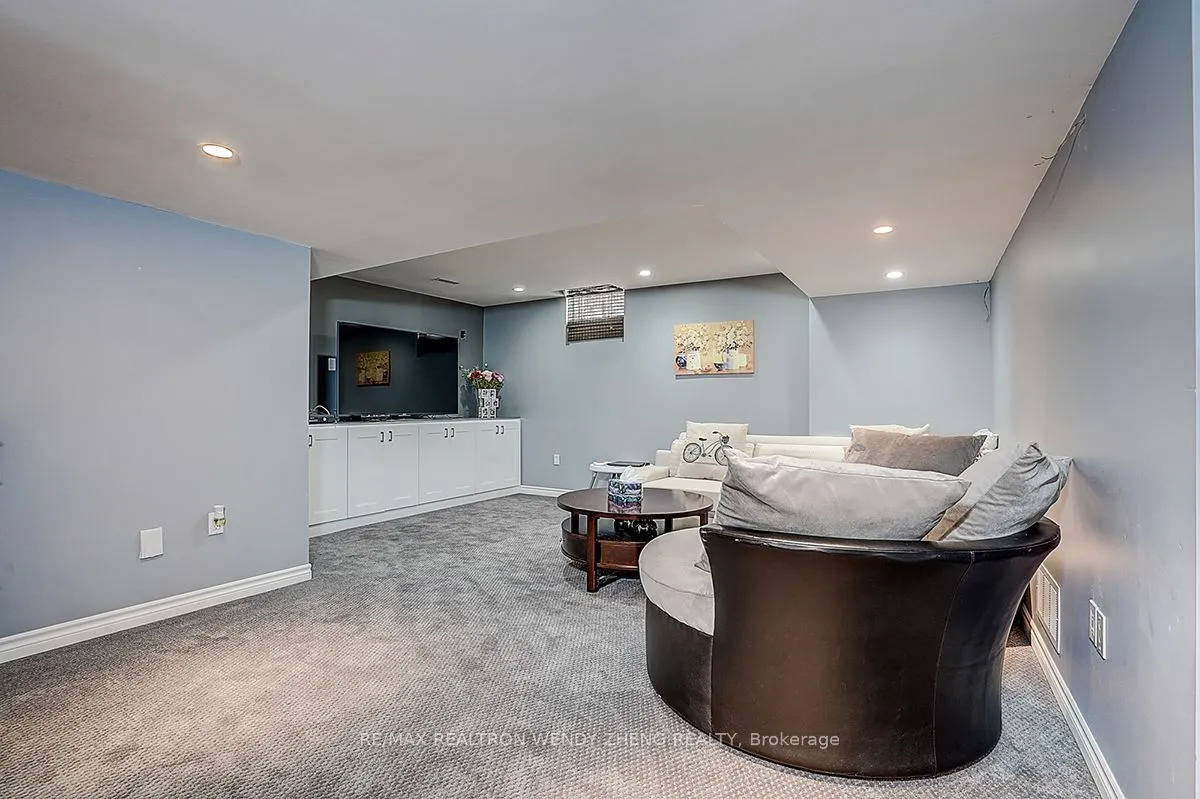 25 Neill Avenue