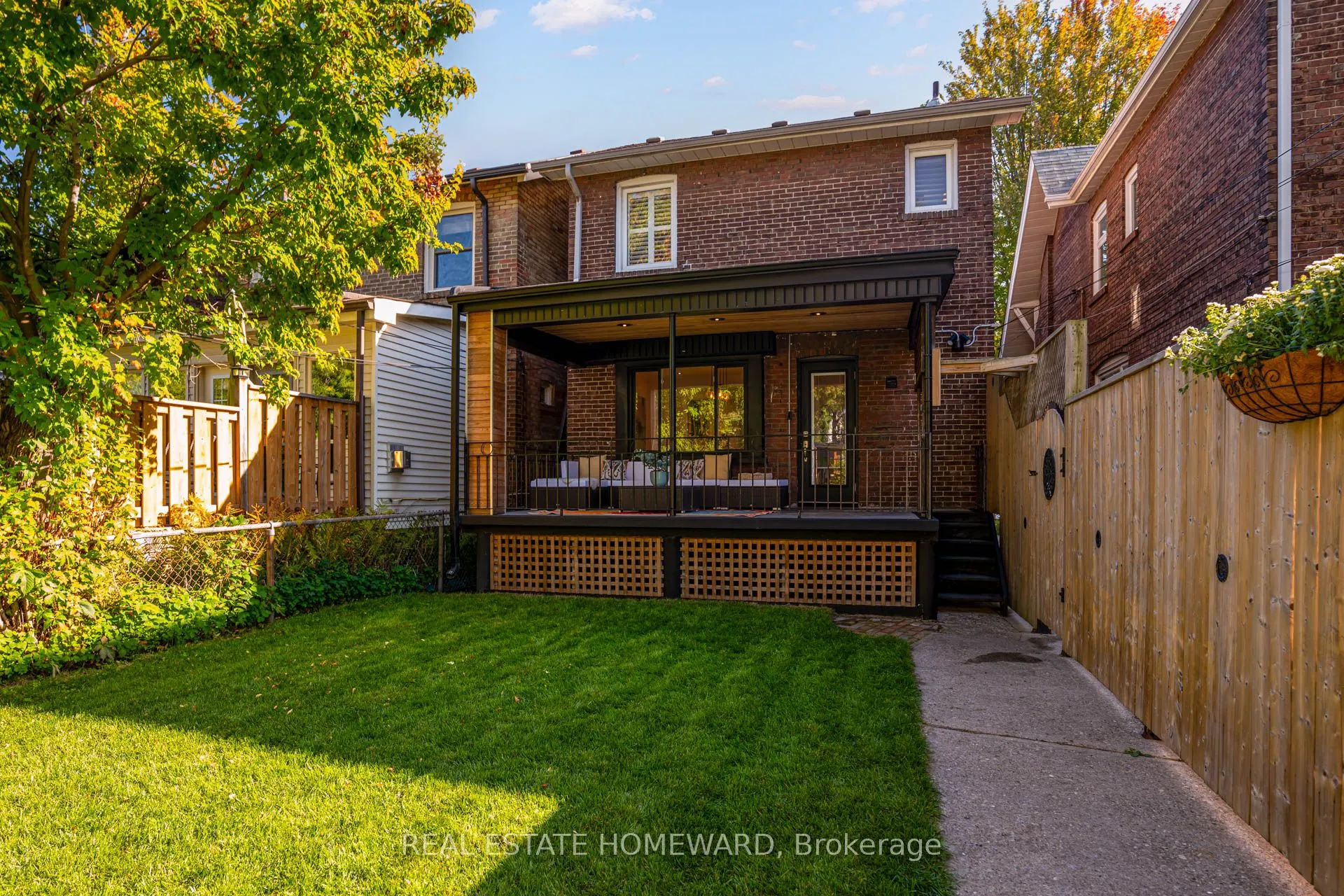 292 Glebeholme Boulevard