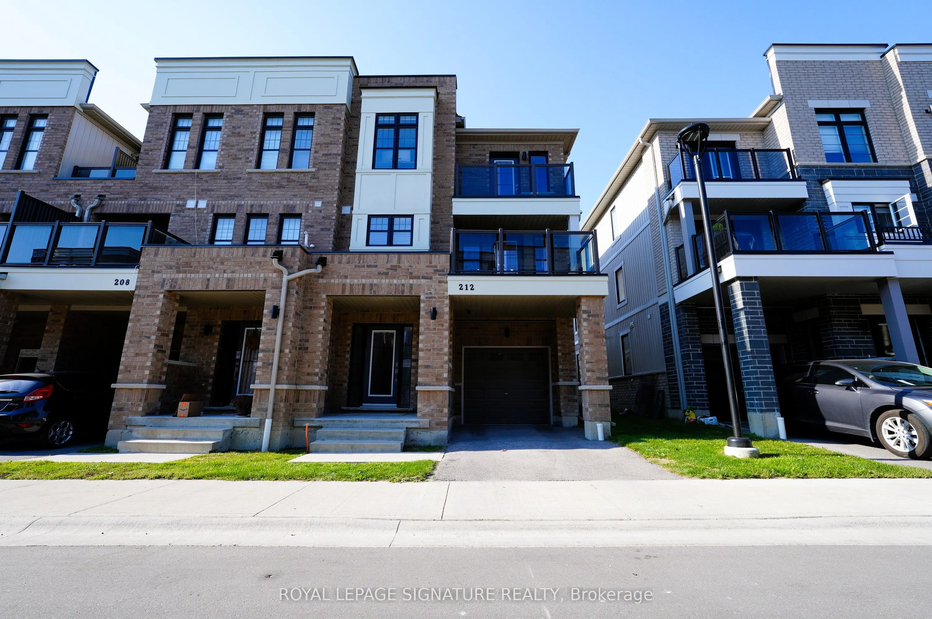 212 Lord Elgin Lane