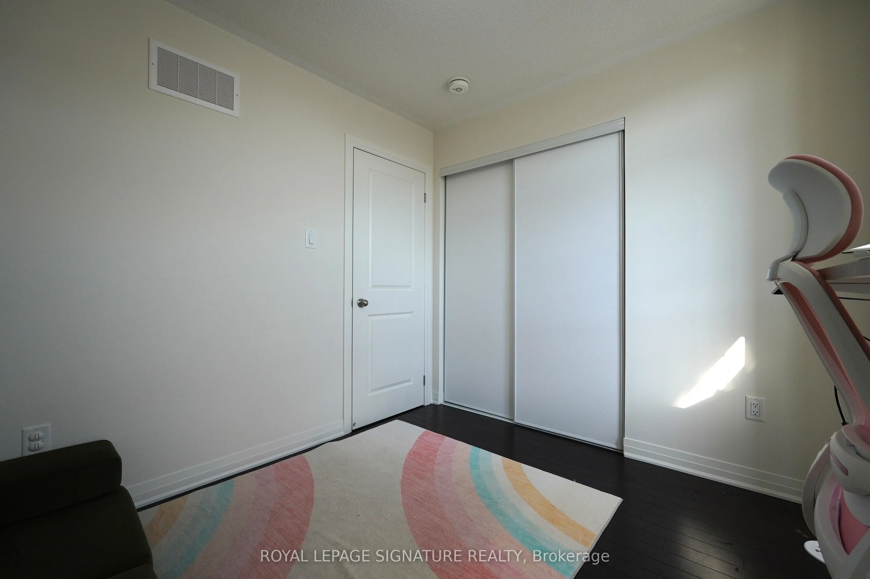 212 Lord Elgin Lane