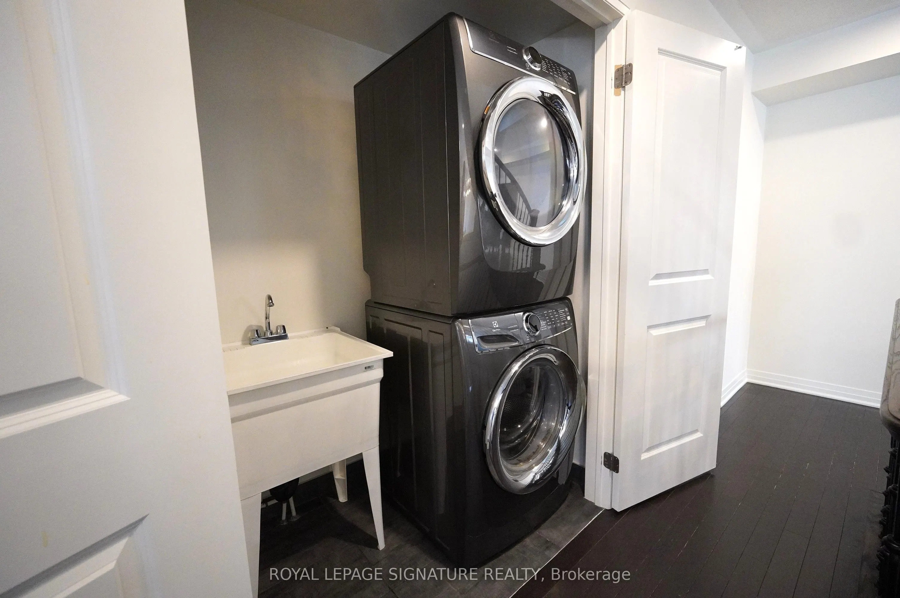 212 Lord Elgin Lane