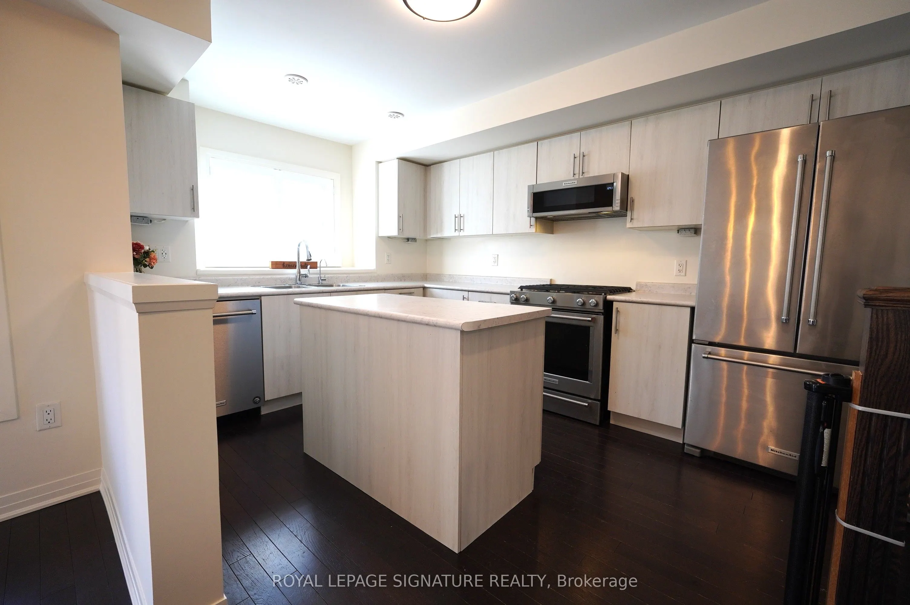 212 Lord Elgin Lane