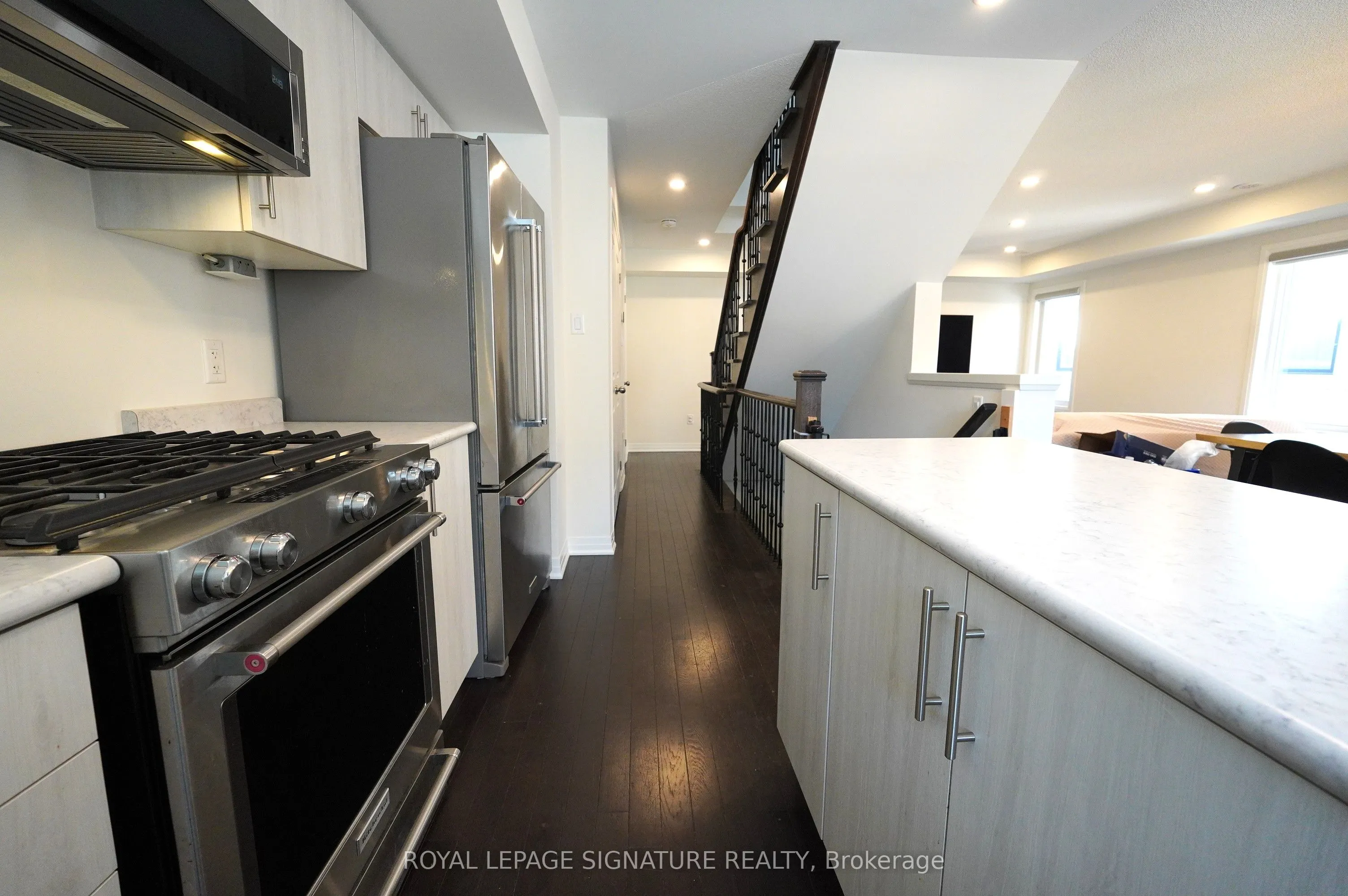 212 Lord Elgin Lane