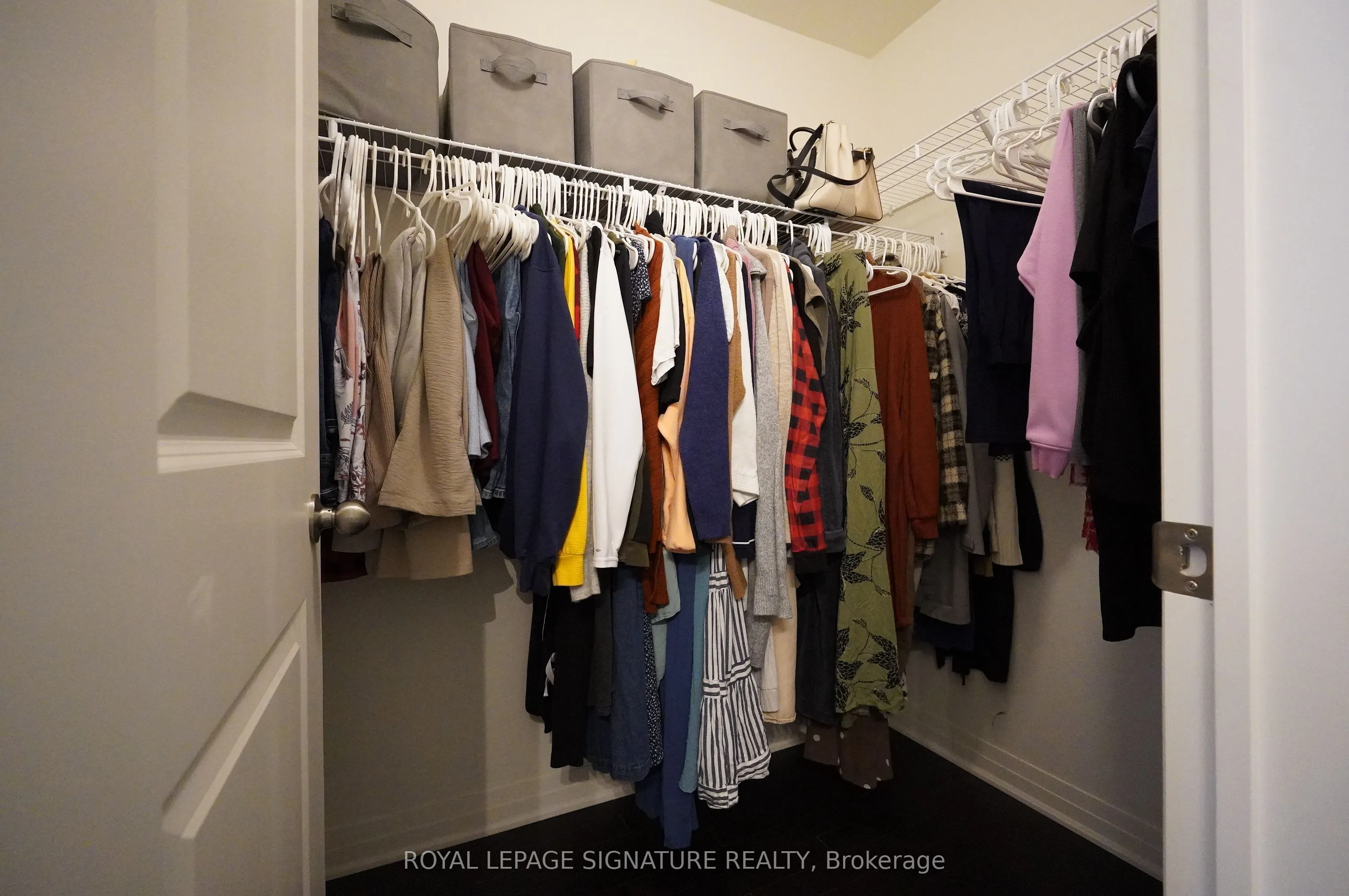 212 Lord Elgin Lane