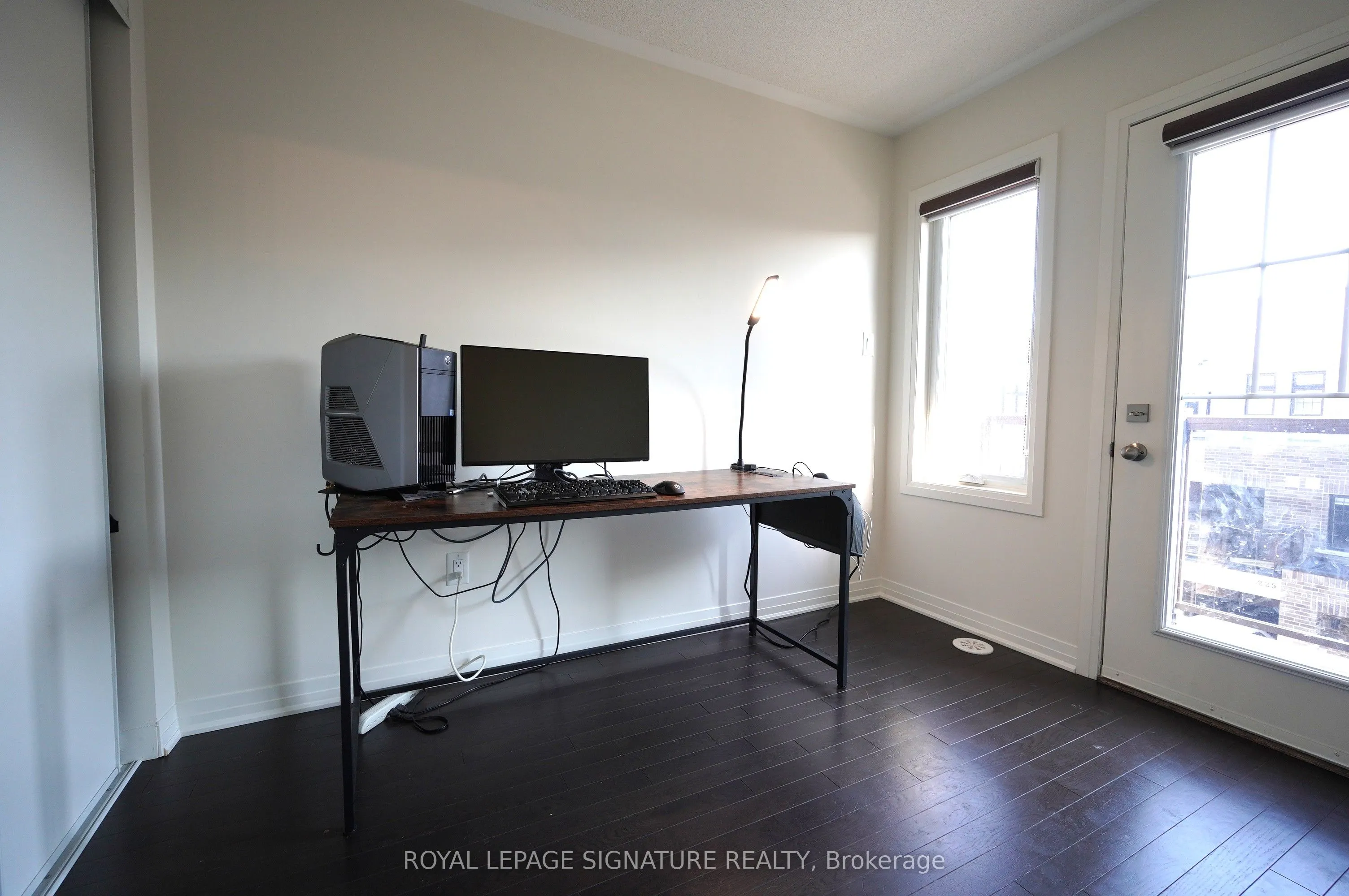 212 Lord Elgin Lane