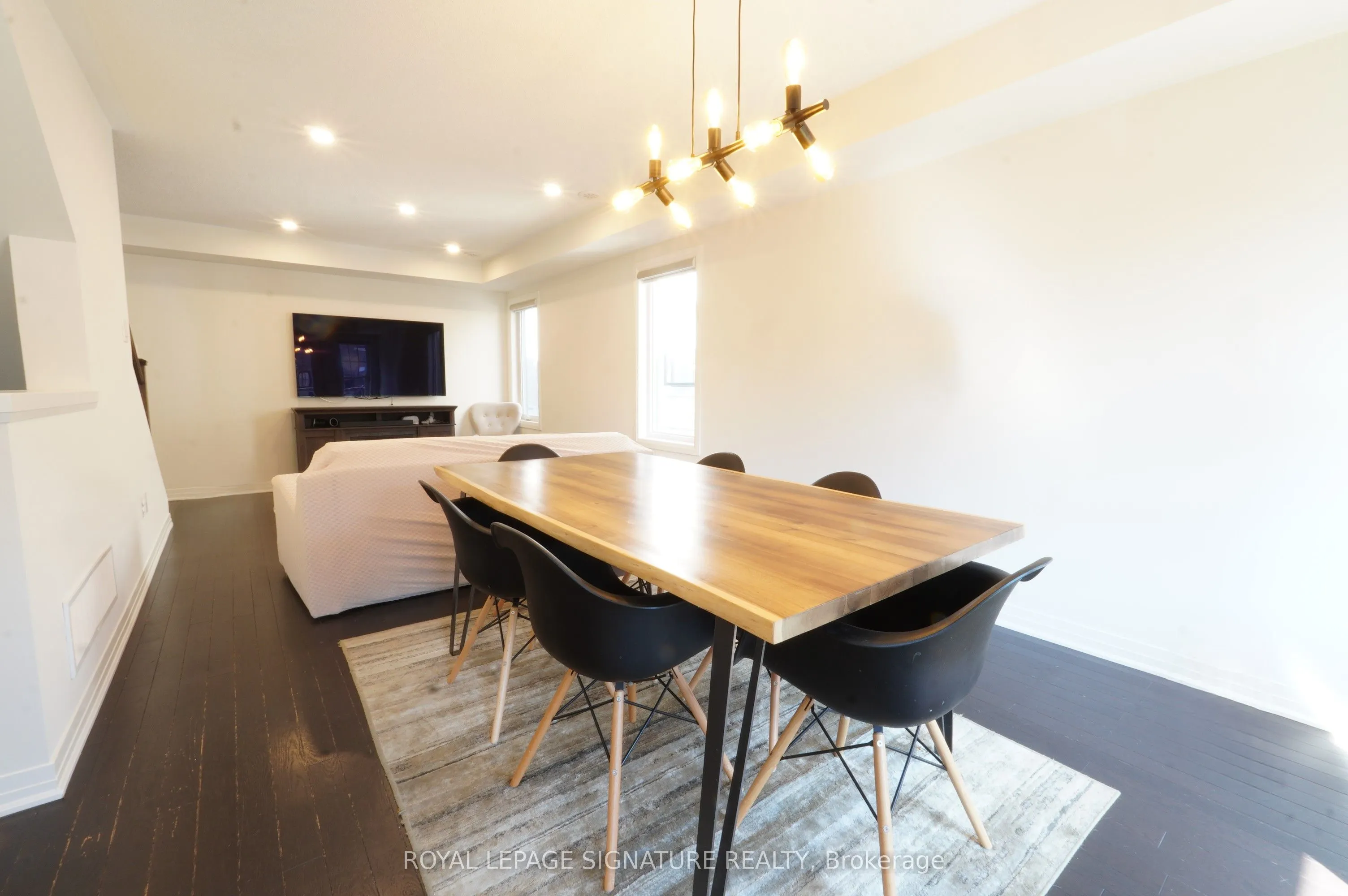 212 Lord Elgin Lane