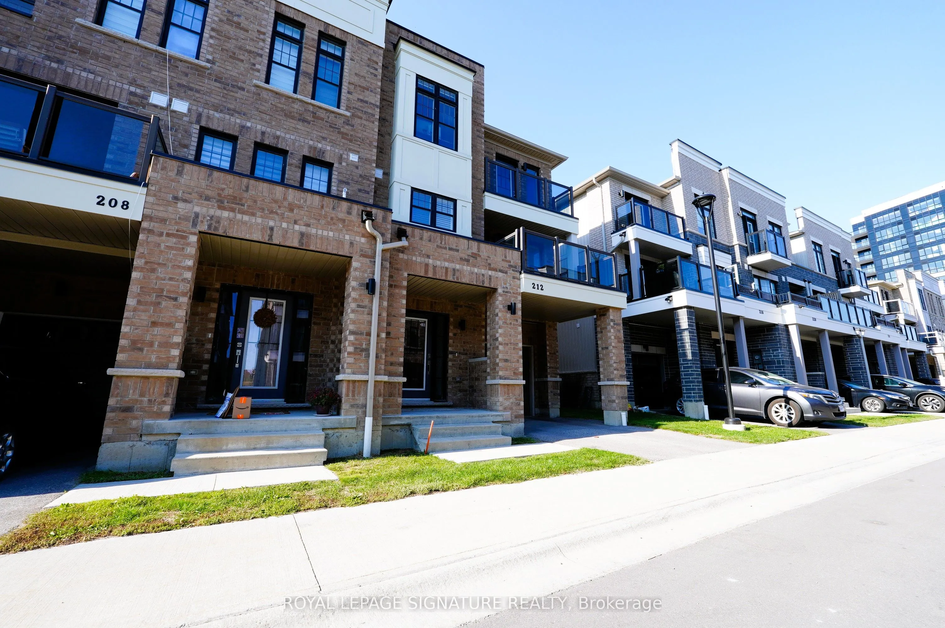 212 Lord Elgin Lane