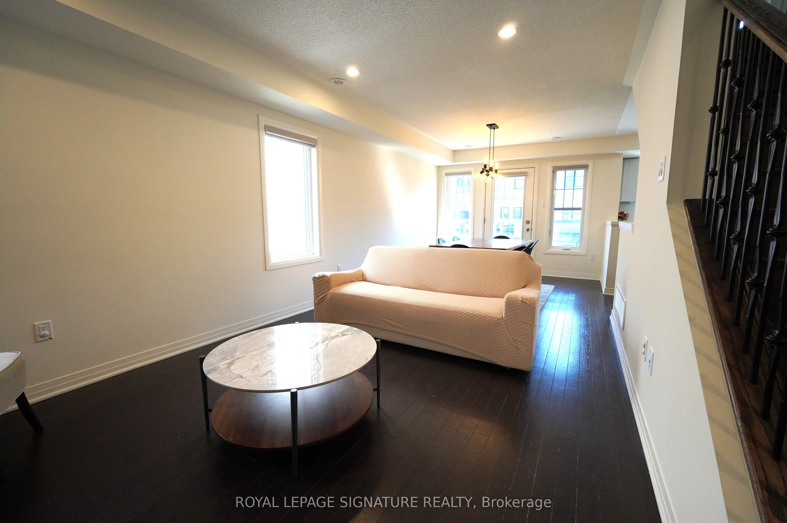 212 Lord Elgin Lane