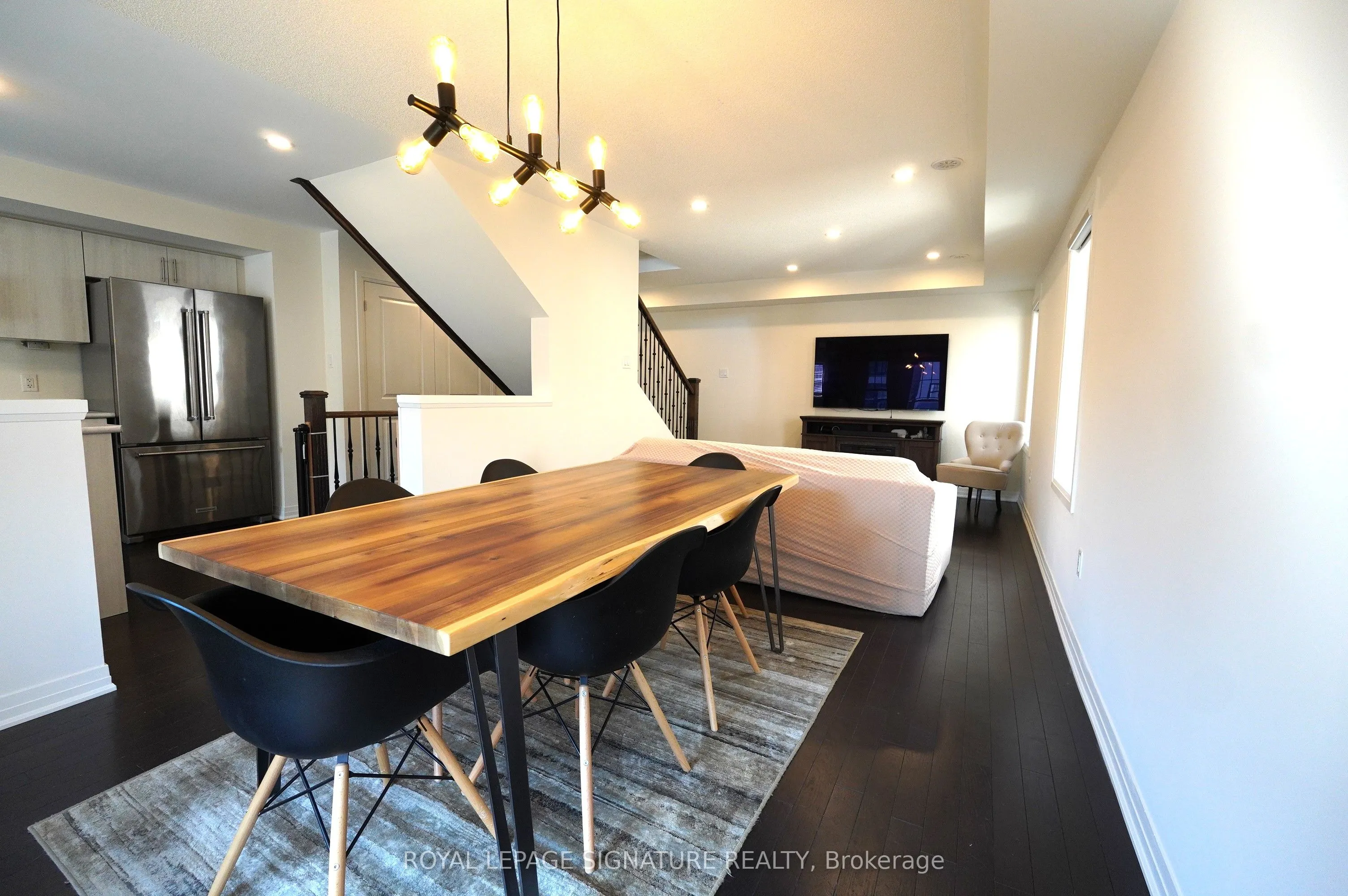 212 Lord Elgin Lane