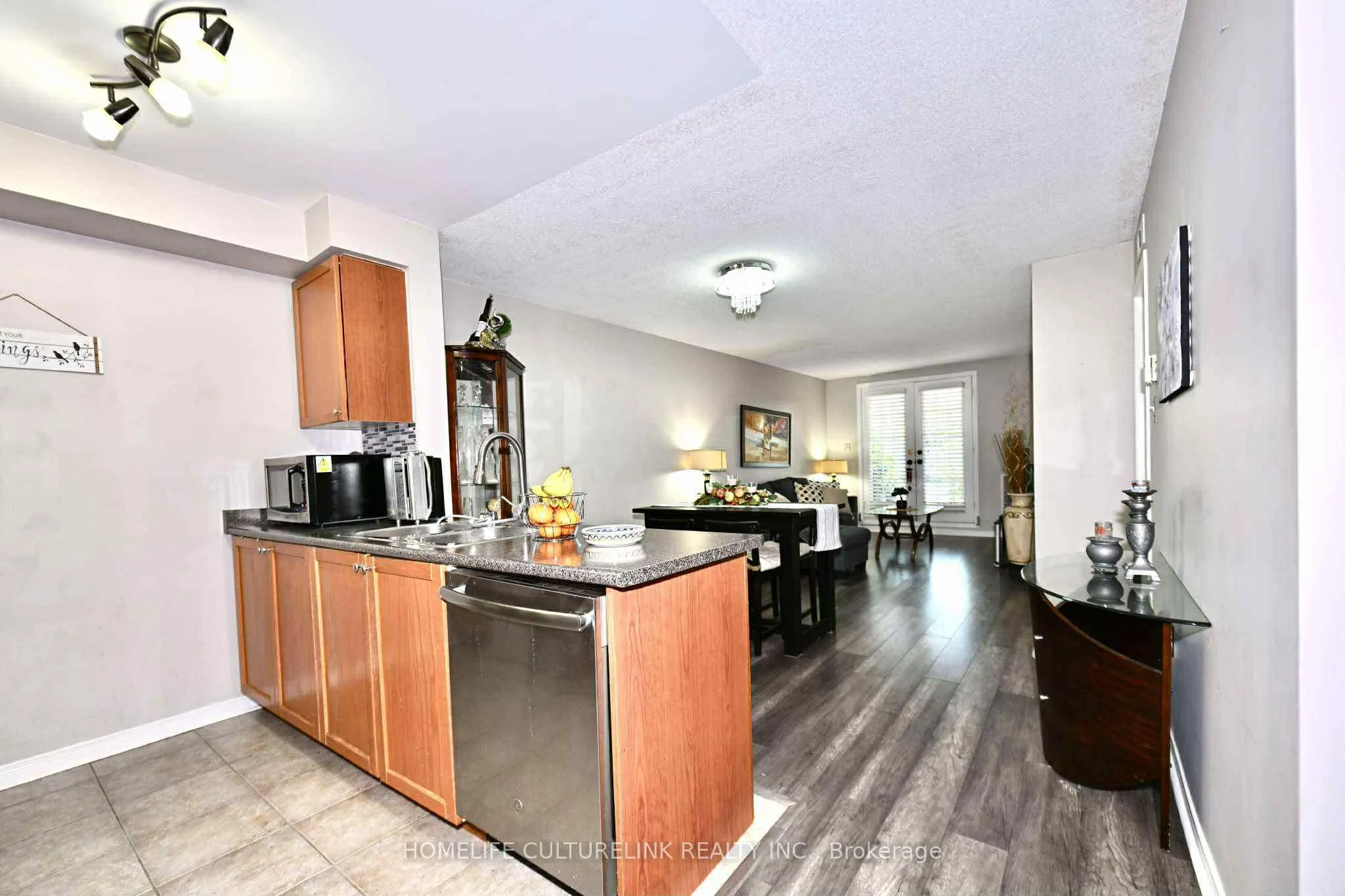 84 Petra Way E, #1