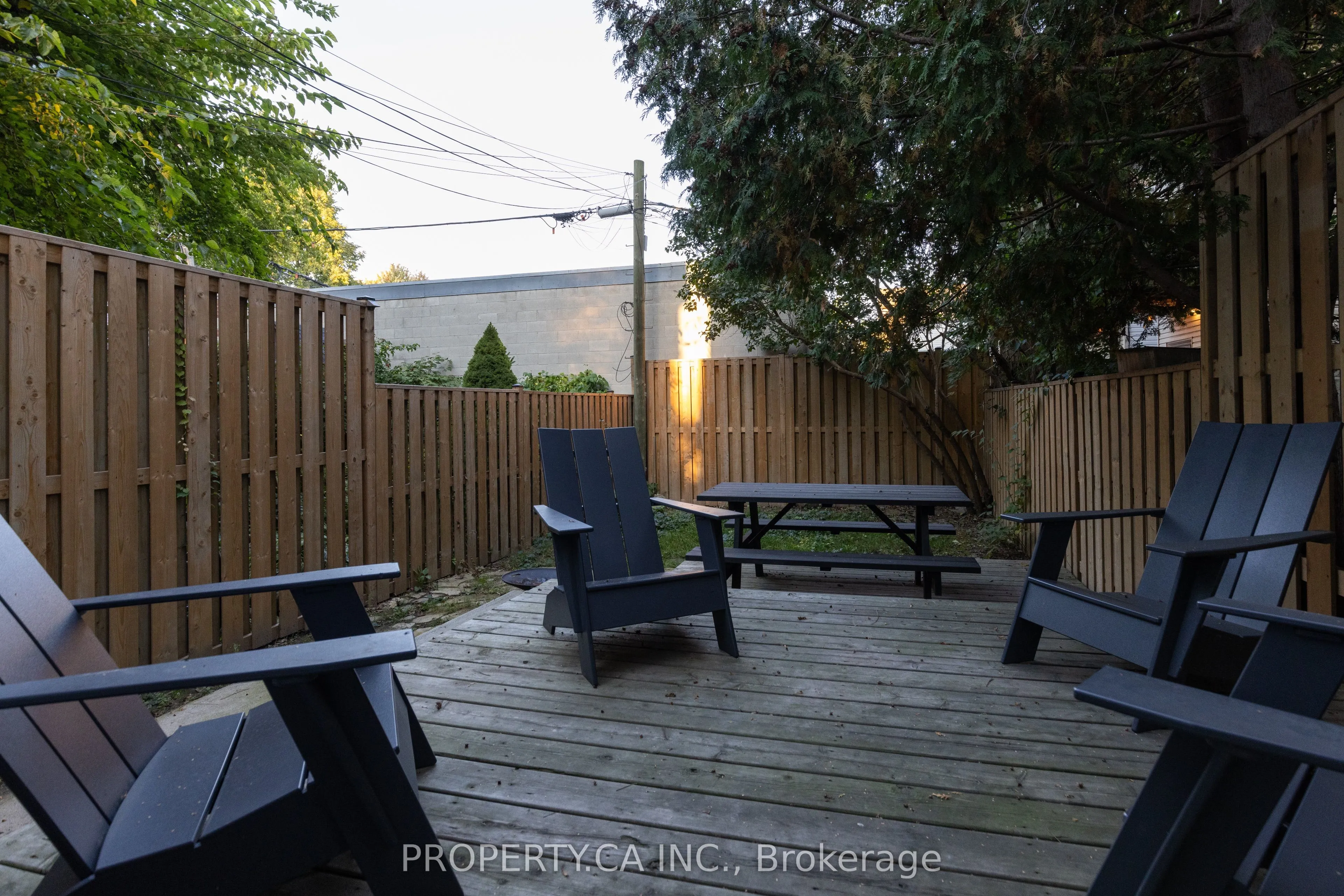9 Howland Road