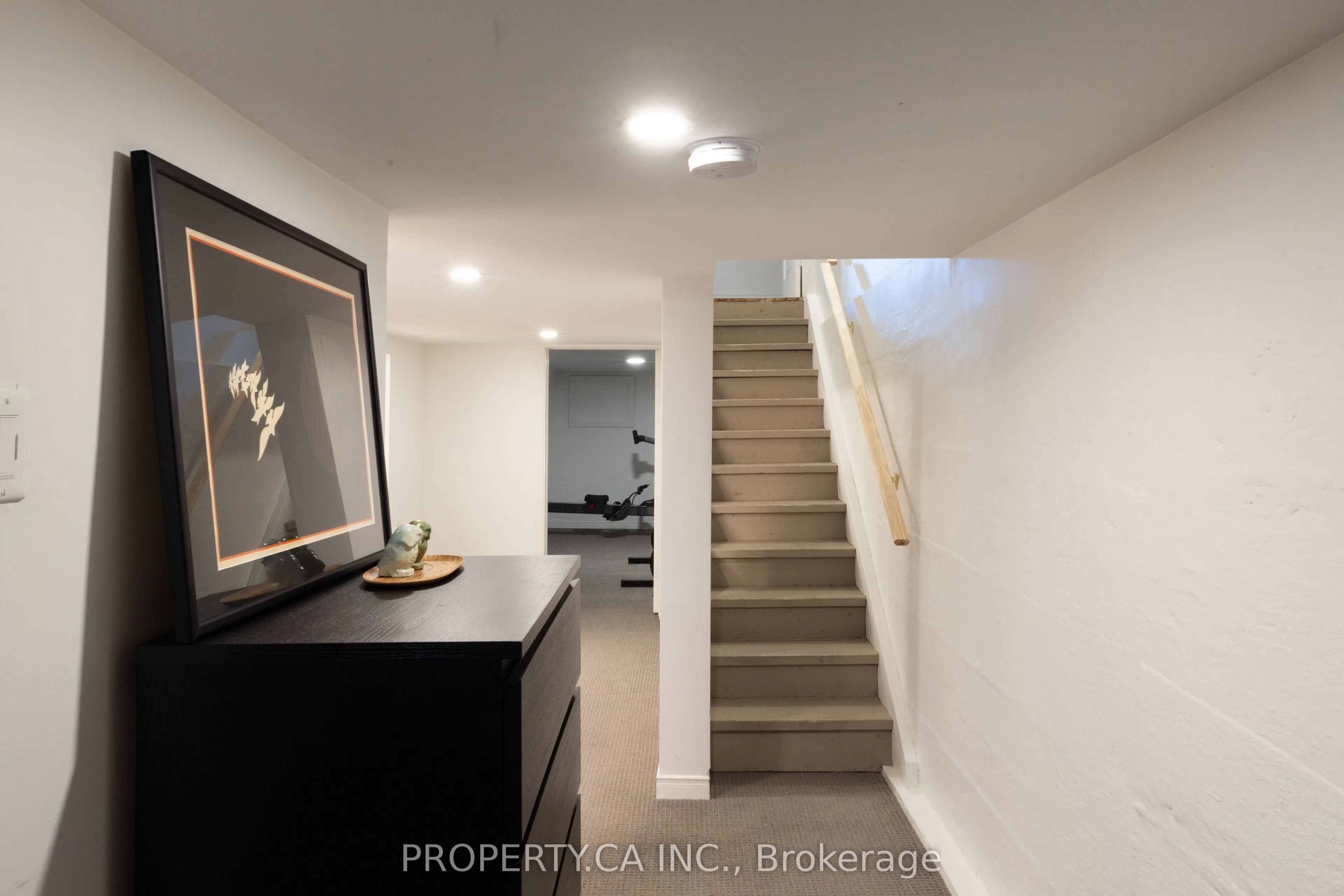 9 Howland Road