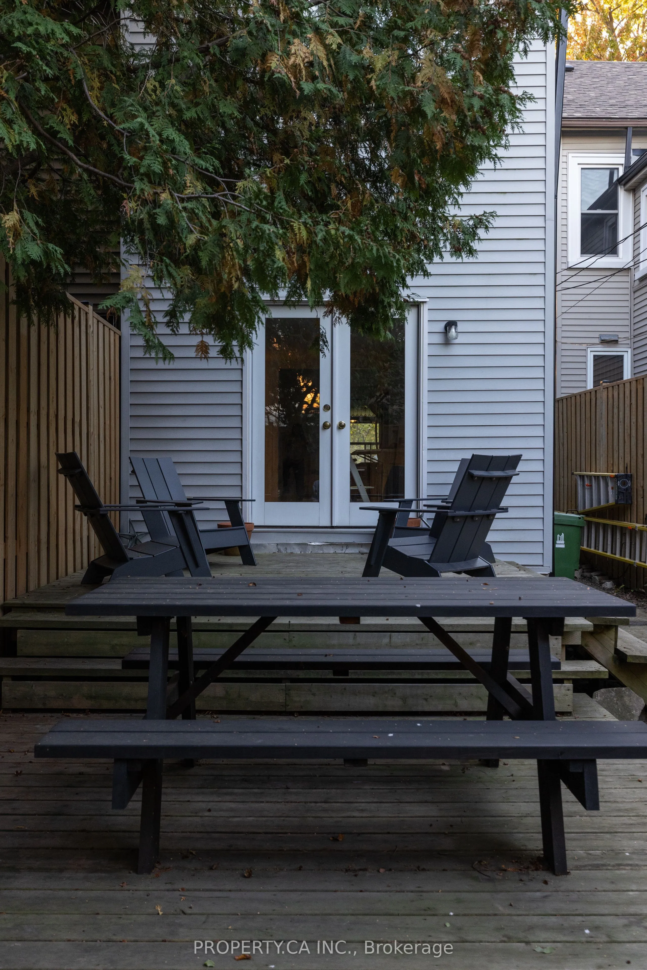 9 Howland Road
