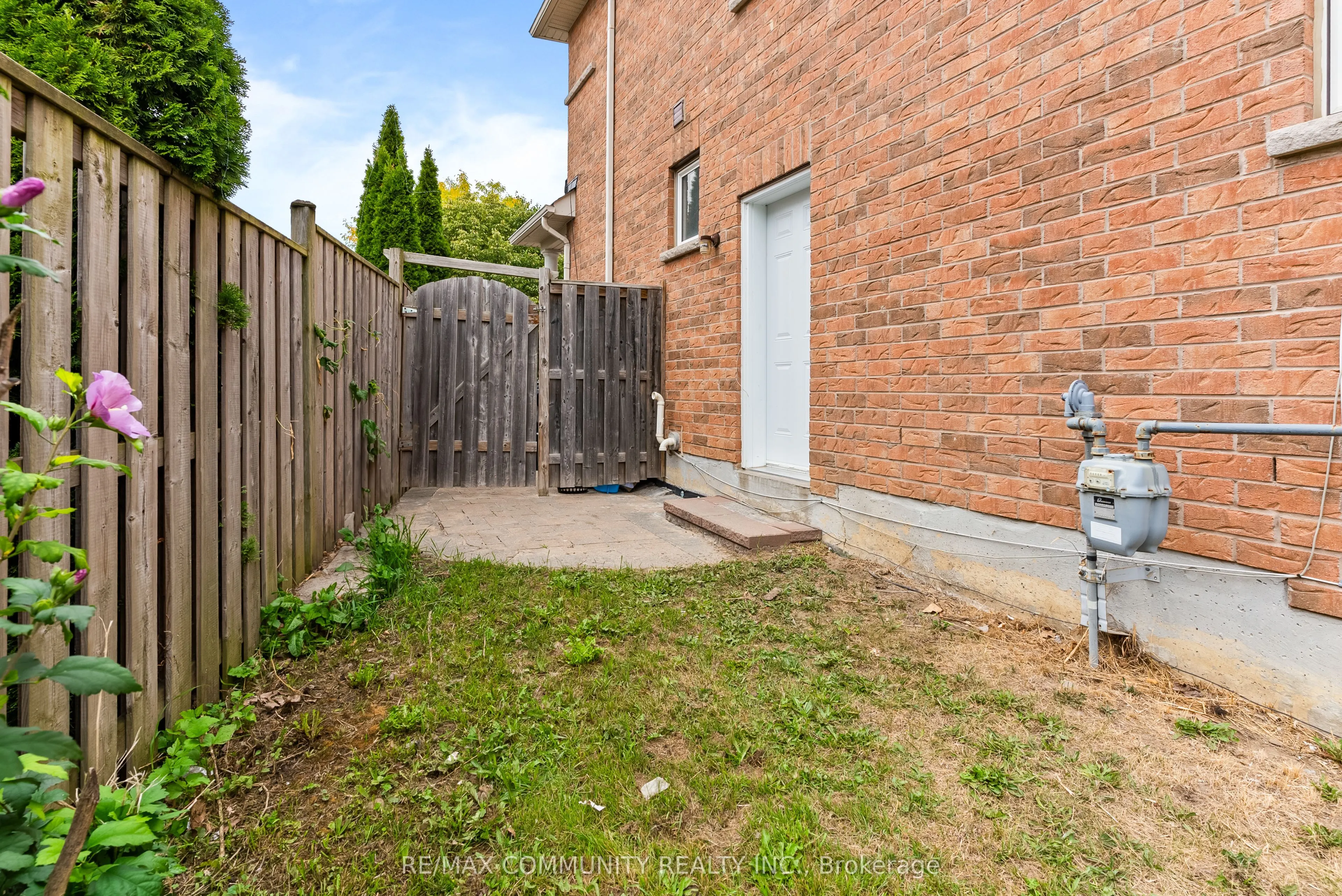 5 White Heather Boulevard