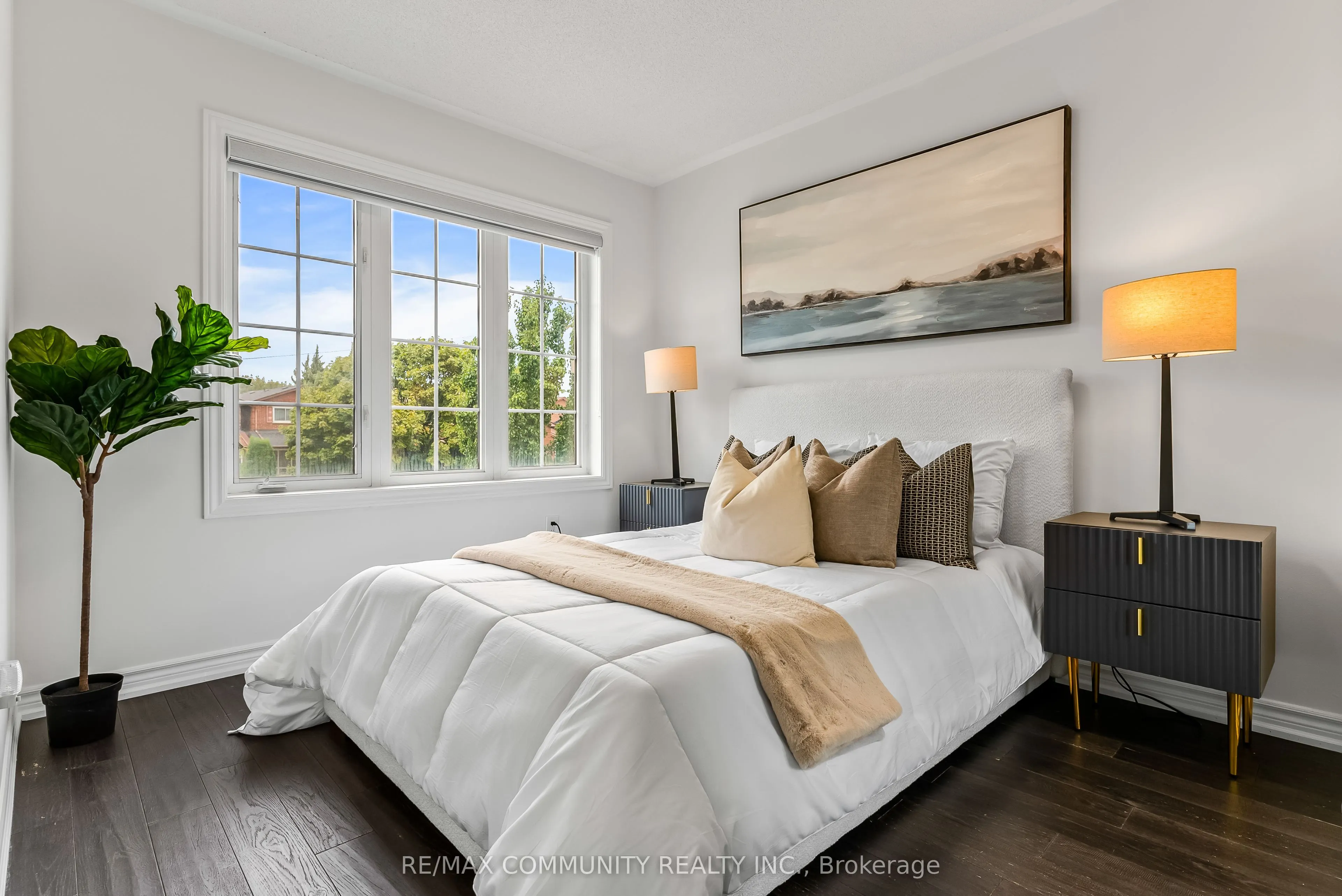 5 White Heather Boulevard