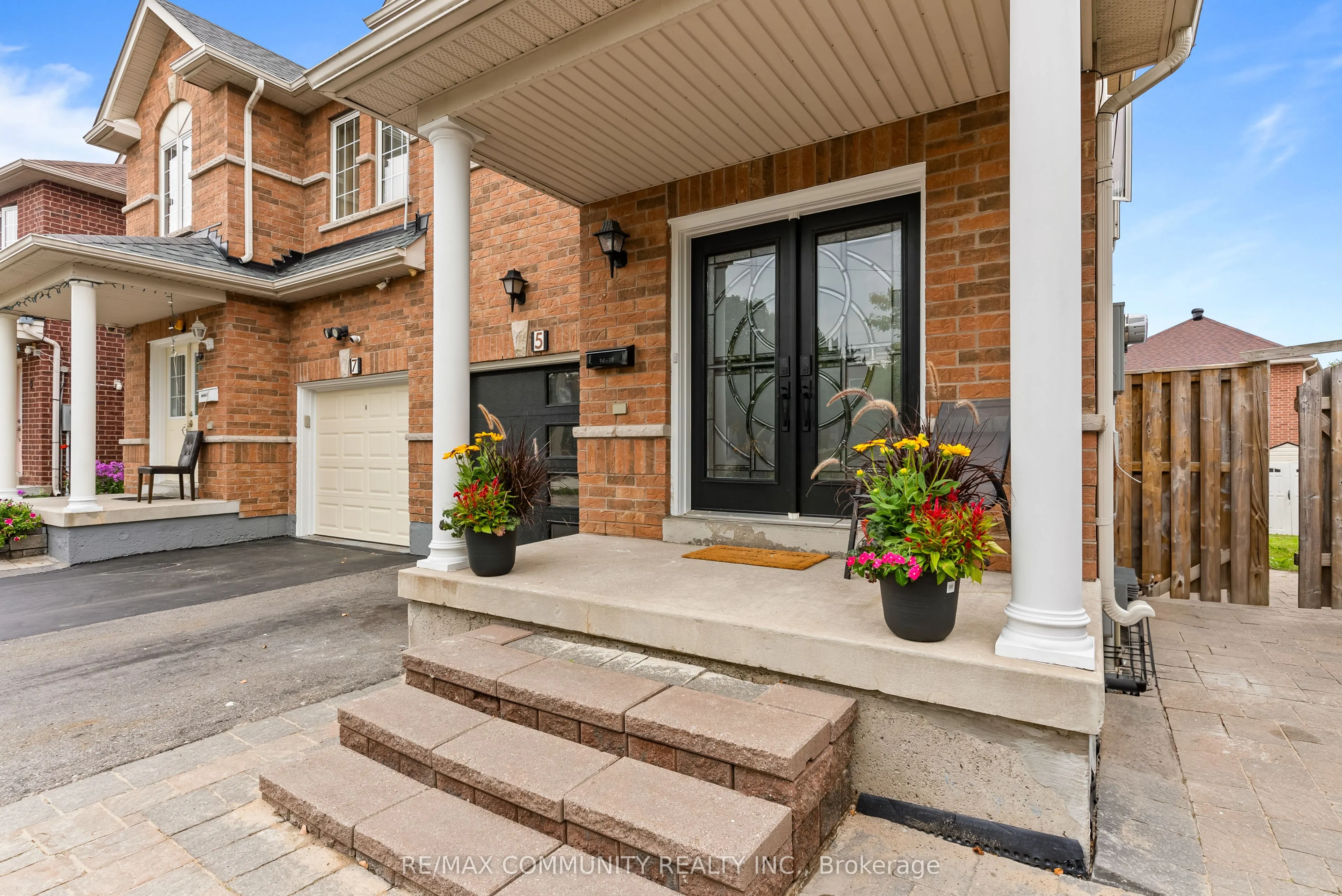5 White Heather Boulevard