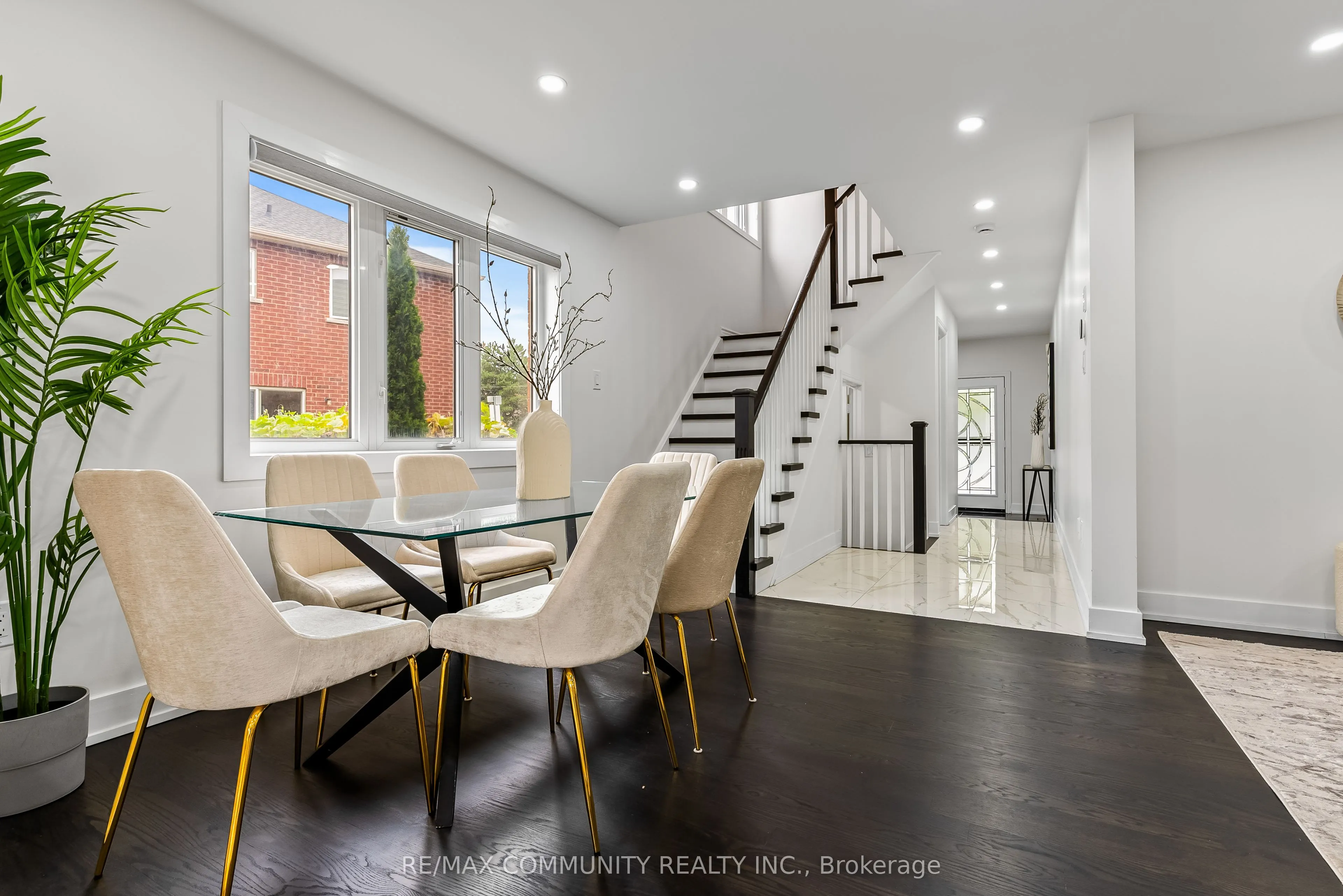 5 White Heather Boulevard