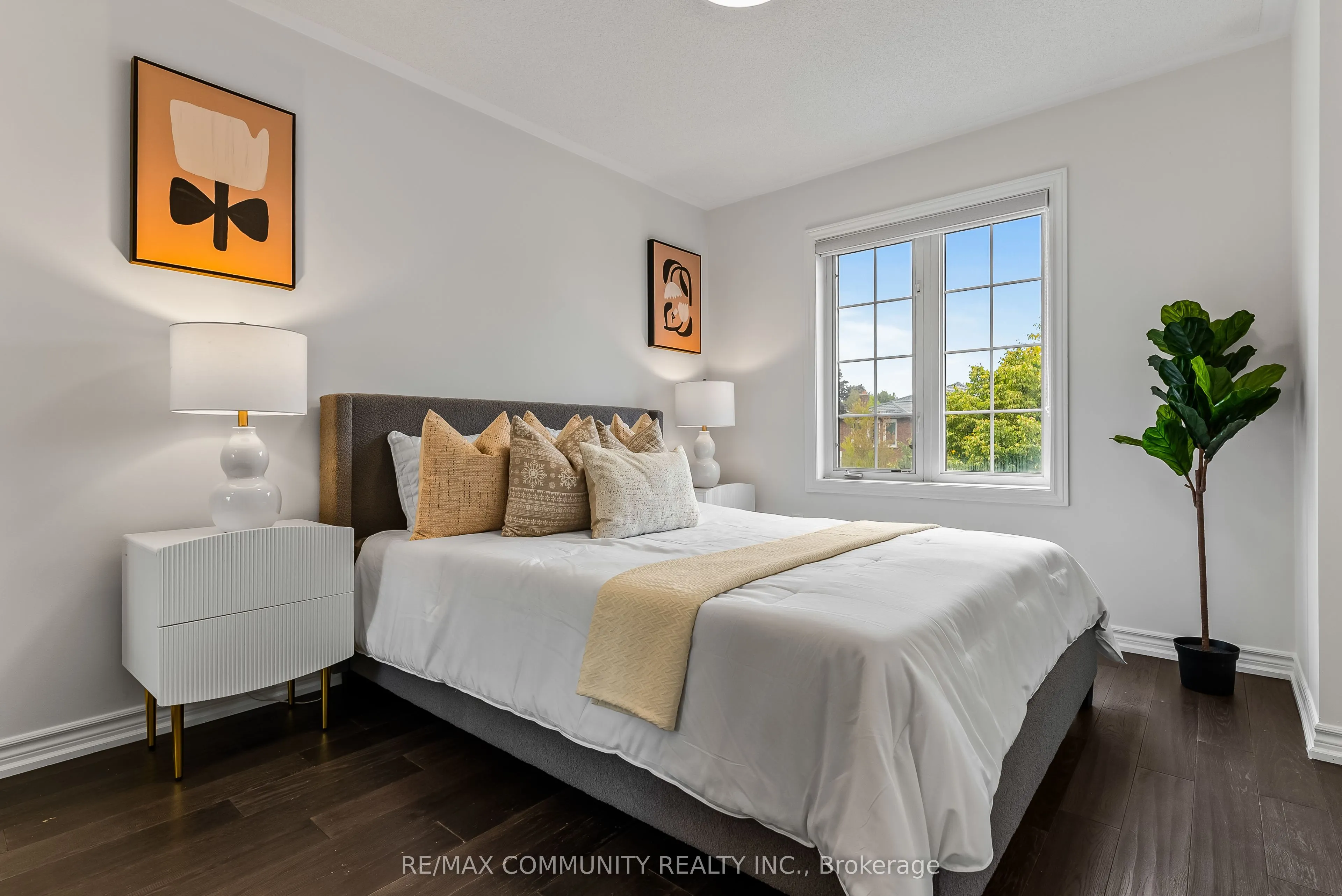 5 White Heather Boulevard