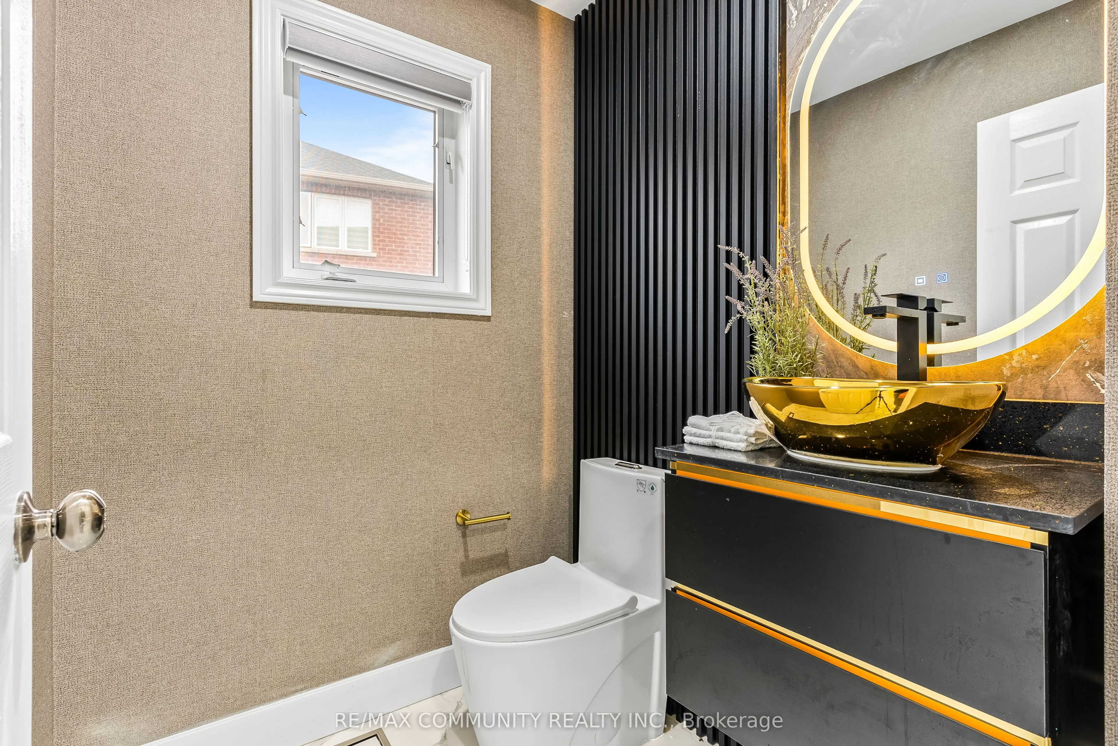 5 White Heather Boulevard