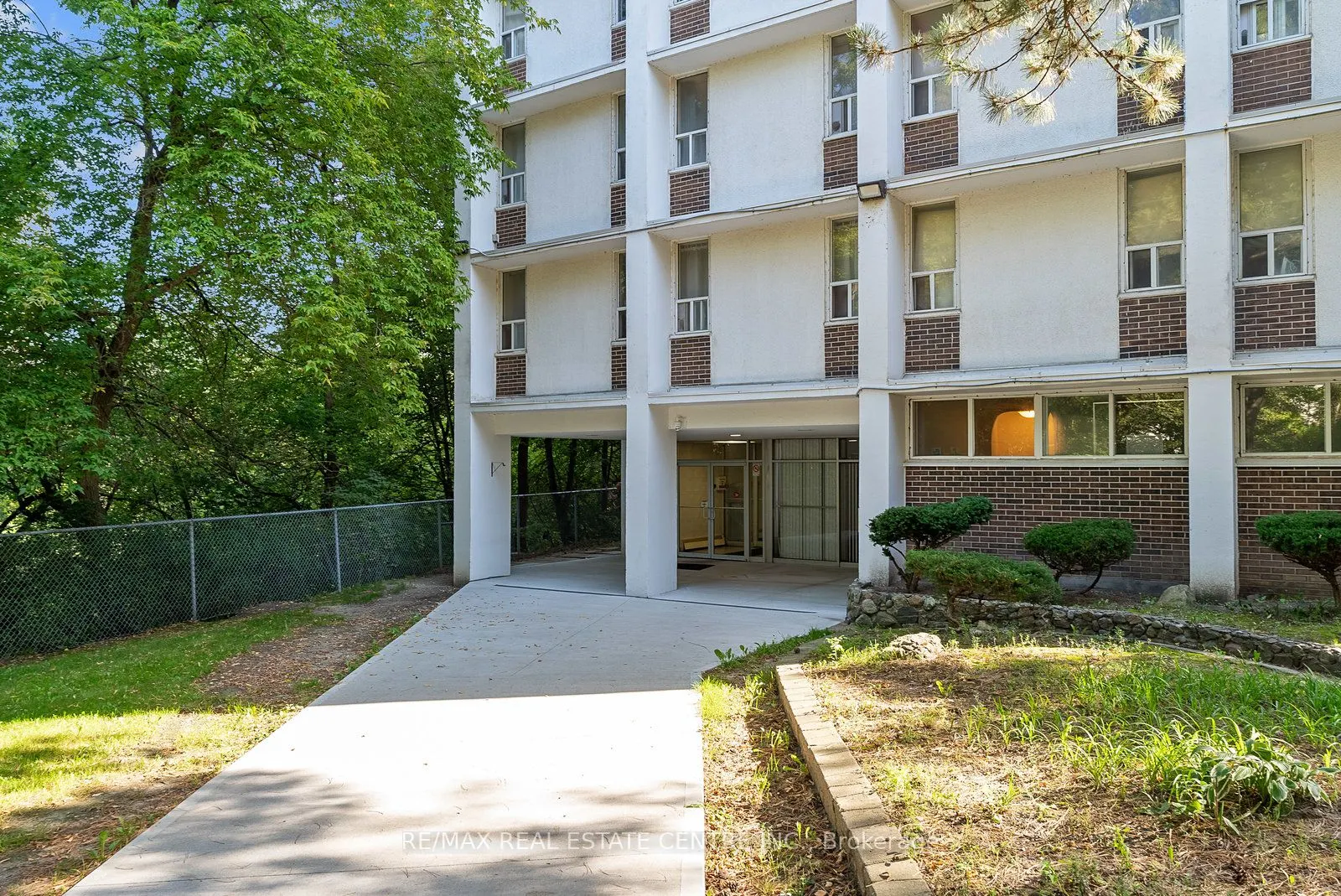 2245 Eglinton Avenue E, #1010