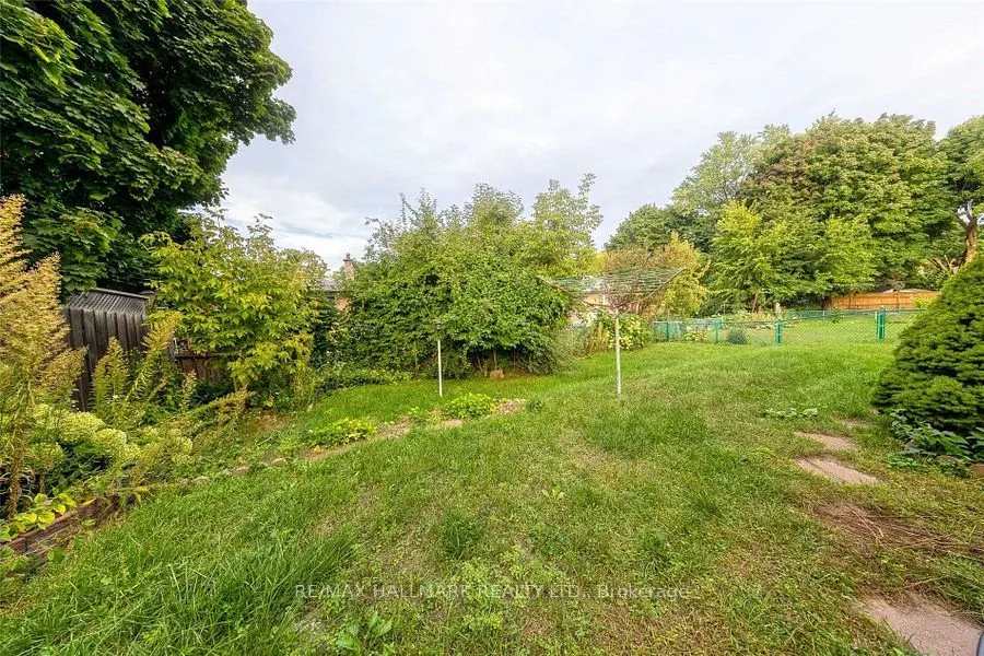 20 Pixley Crescent, ##Main
