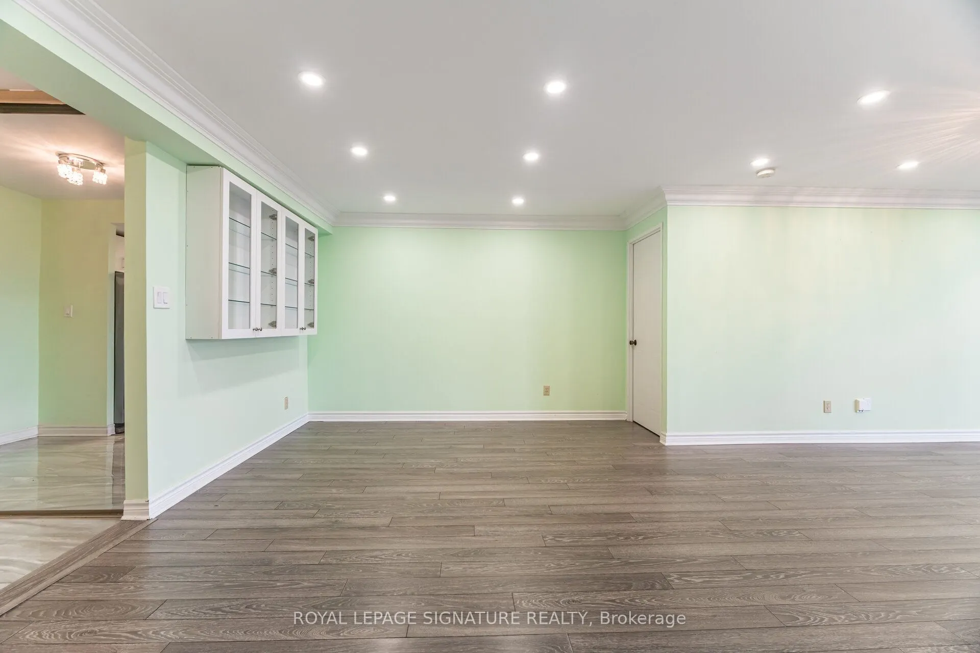 275 Bamburgh Circle, #309