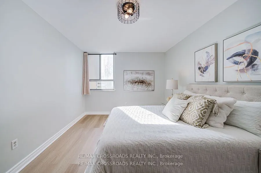 5 Massey Square, #1202