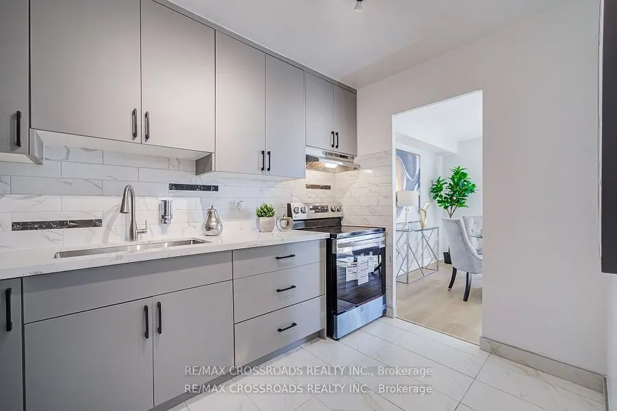 5 Massey Square, #1202