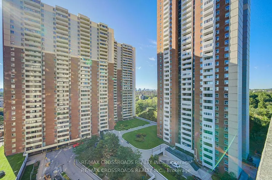5 Massey Square, #1202
