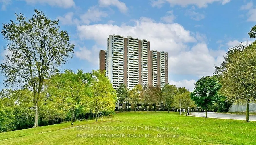 5 Massey Square, #1202