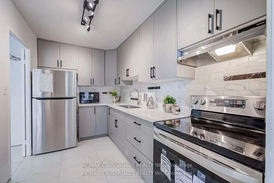 5 Massey Square, #1202