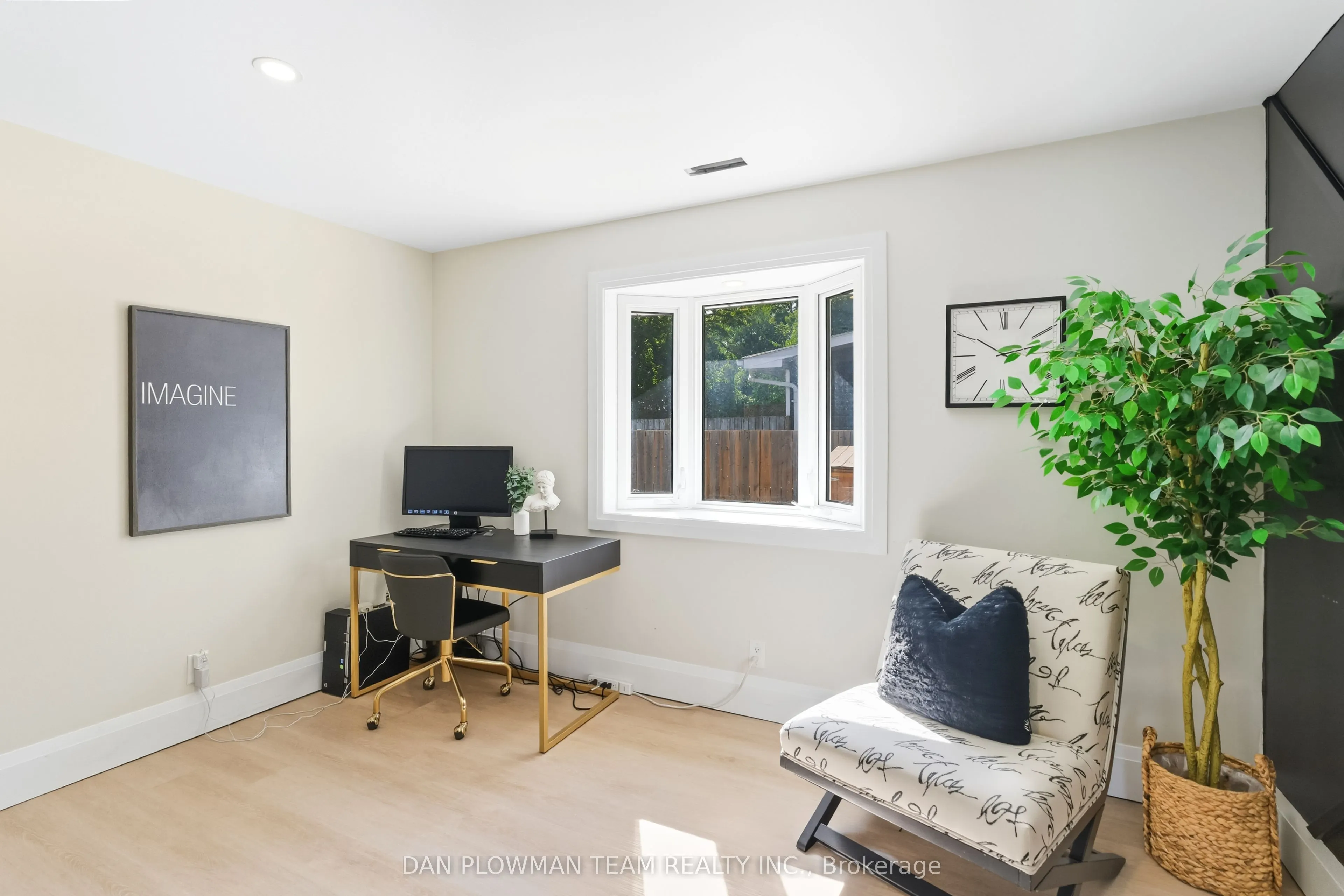 1007 Dunlop Street E
